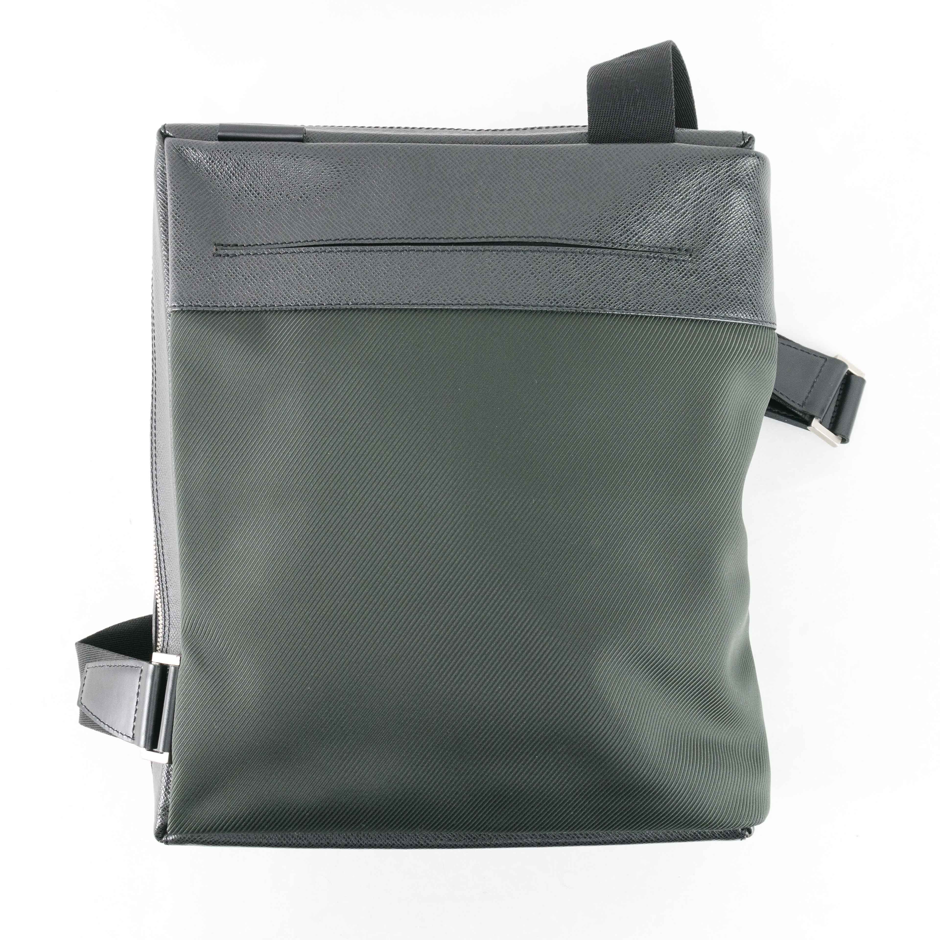 Louis Vuitton Louis Vuitton Taiga Leather District PM Messenger Bag Size ONE SIZE - 2 Thumbnail