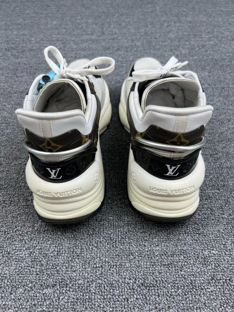 Louis Vuitton Louis Vuitton Run55 Sneakers White Black. Size US 5.5 / EU 38 - 4 Thumbnail
