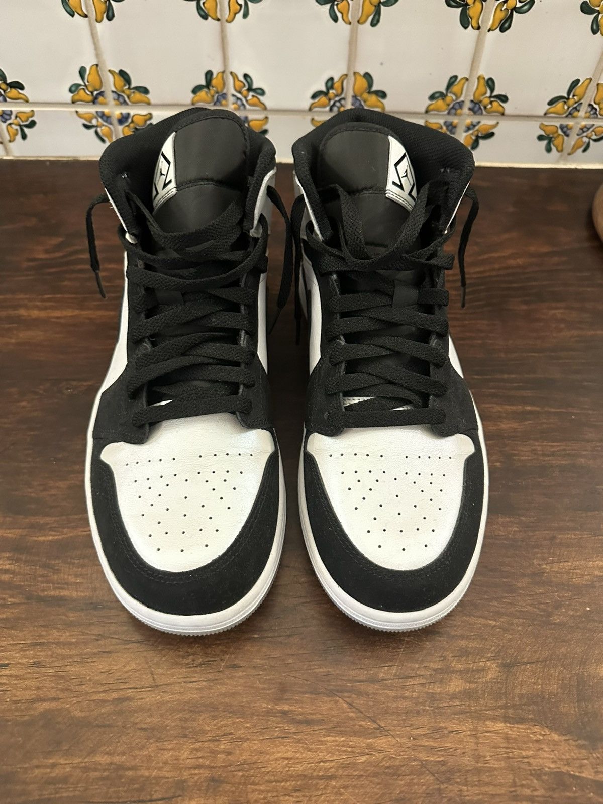 Nike Jordan 1 mid Size US 10.5 / EU 43-44 - 6 Thumbnail