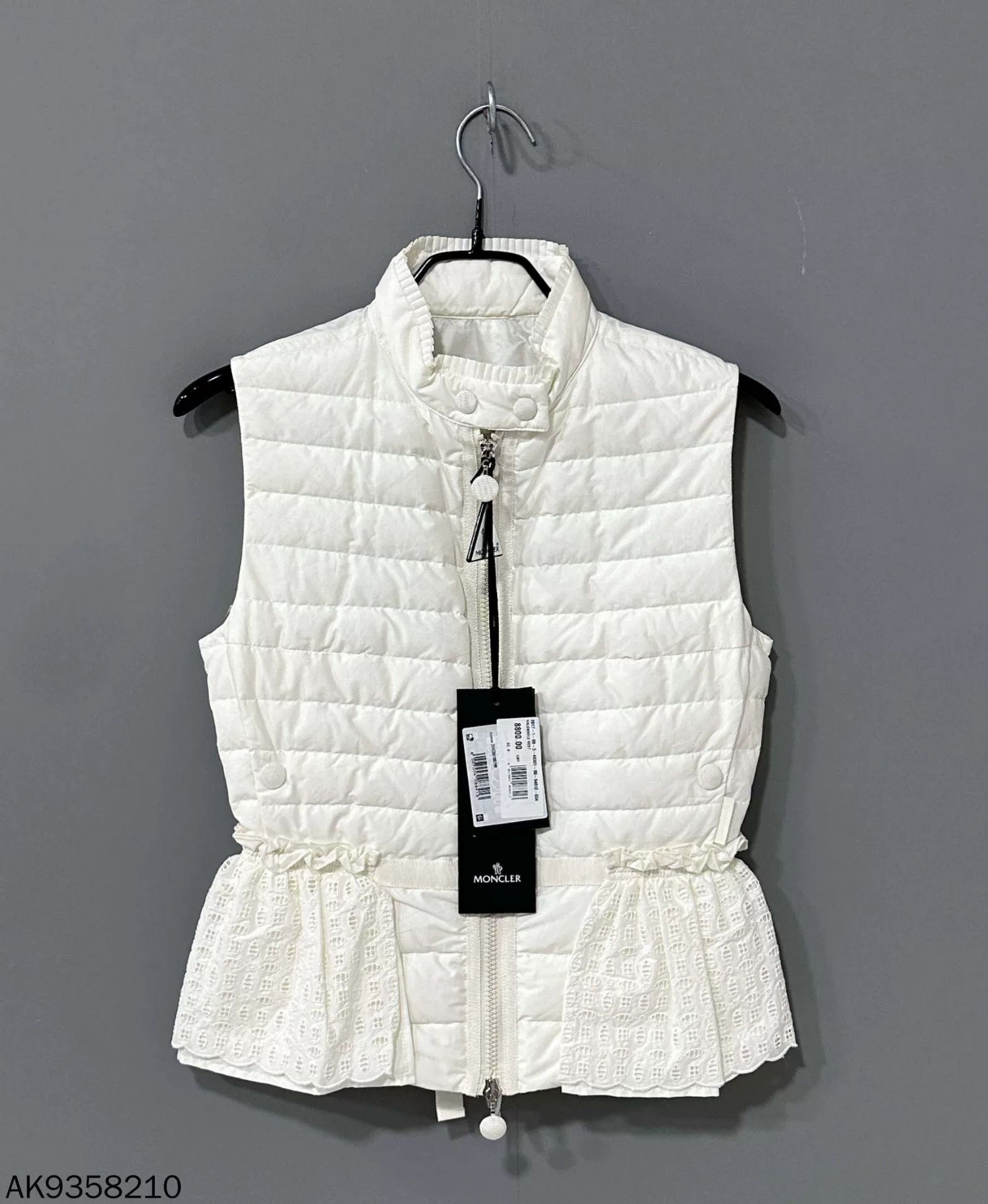 Moncler Ruffled Down Vest Moncler Size XS / US 0-2 / IT 36-38 - 1 Thumbnail