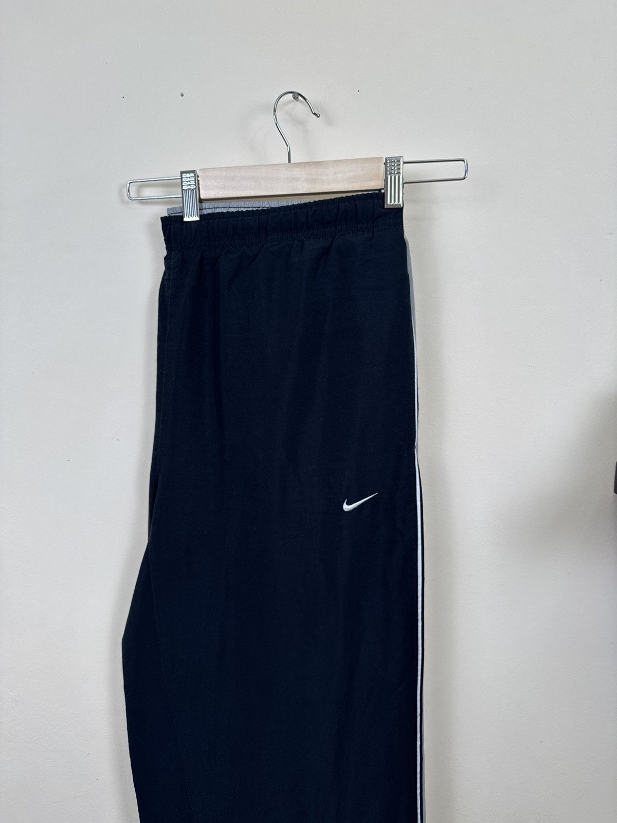 Nike Vintage Nike Pants Nylon Streetwear Straight Black Swoosh XL Size US 36 / EU 52 - 23 Thumbnail
