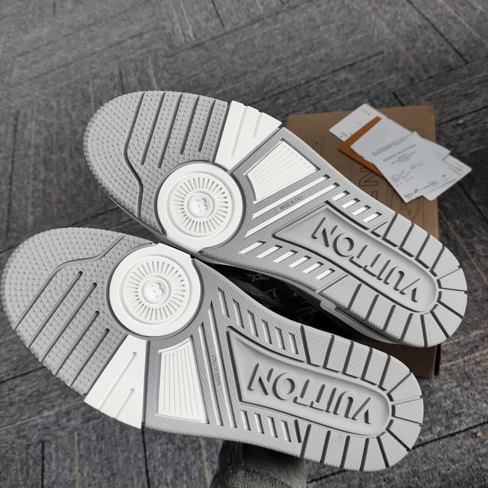 Louis Vuitton LV Gray & White Denim Trainer 7.5 New with Tags Size US 8.5 / EU 41-42 - 5 Thumbnail