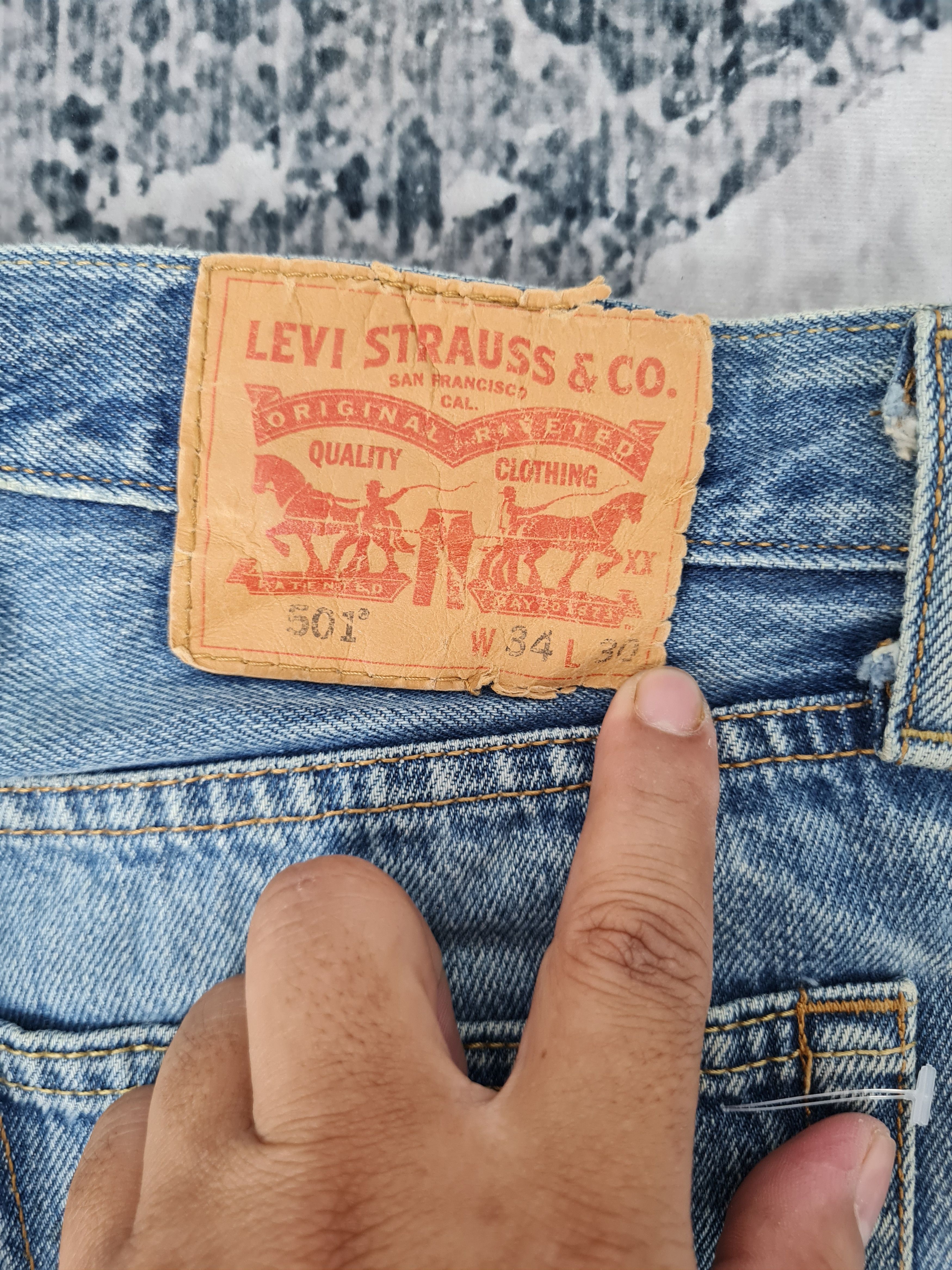 Levi's Vintage Clothing LEVIS 501 Ripped Cropped Stone Wash Jeans L0388 Size 34X27 Size US 34 / EU 50 - 11 Thumbnail