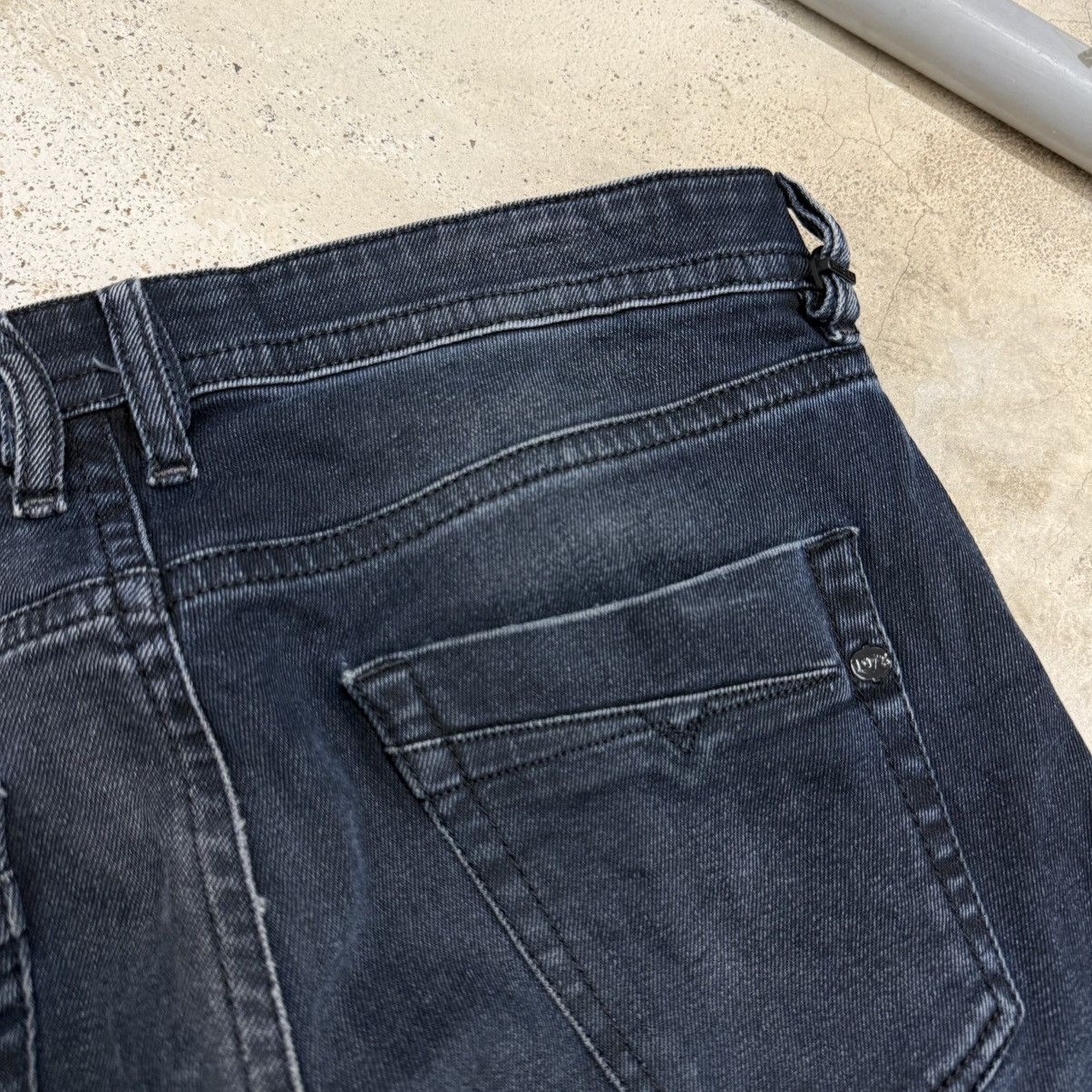 Diesel Diesel Akee Whisker Buttonfly Distressed Royal Indigo Denim Size US 34 / EU 50 - 19 Thumbnail