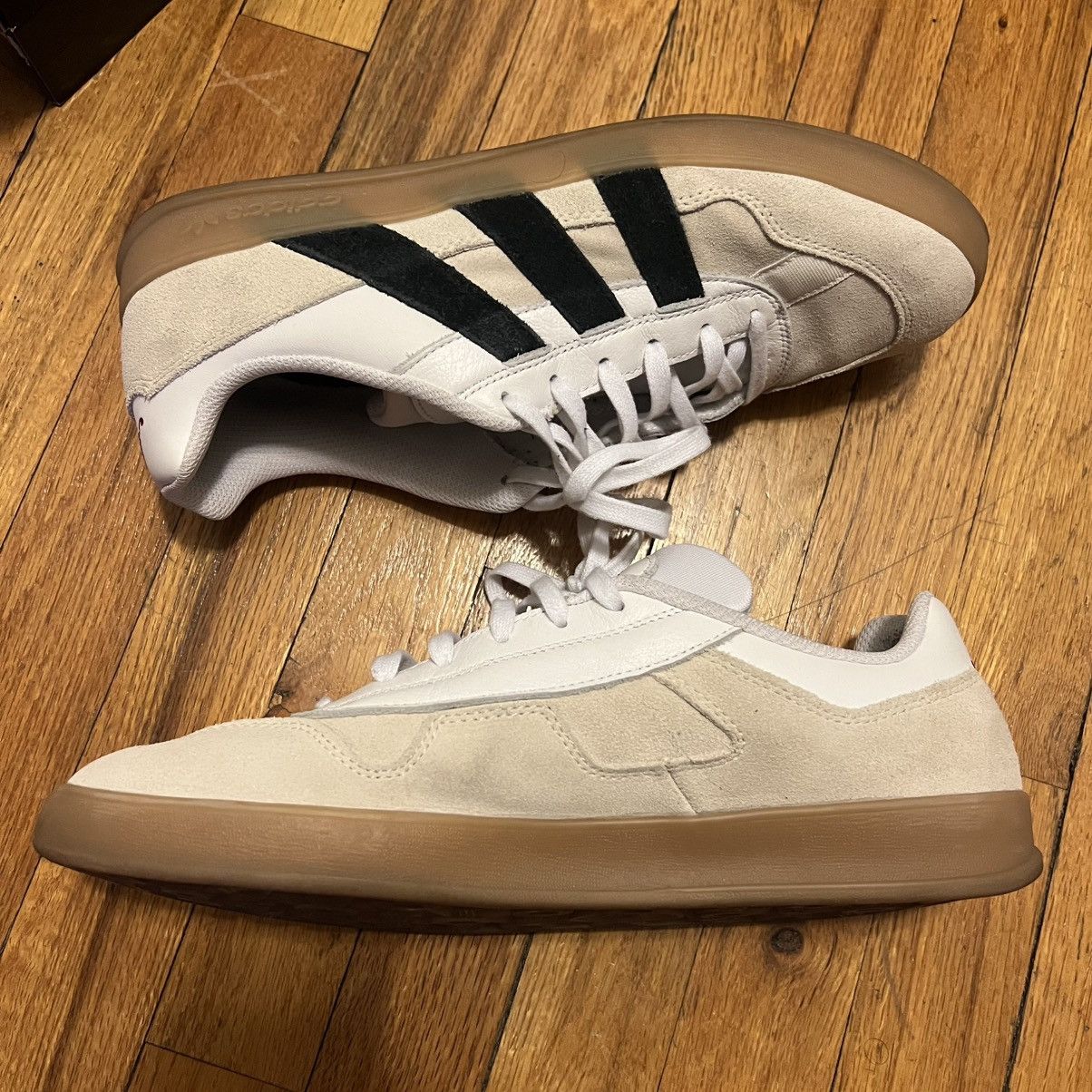 Adidas Aloha Super Cloud White Core Black Gum Size US 10.5 / EU 43-44 - 3 Thumbnail