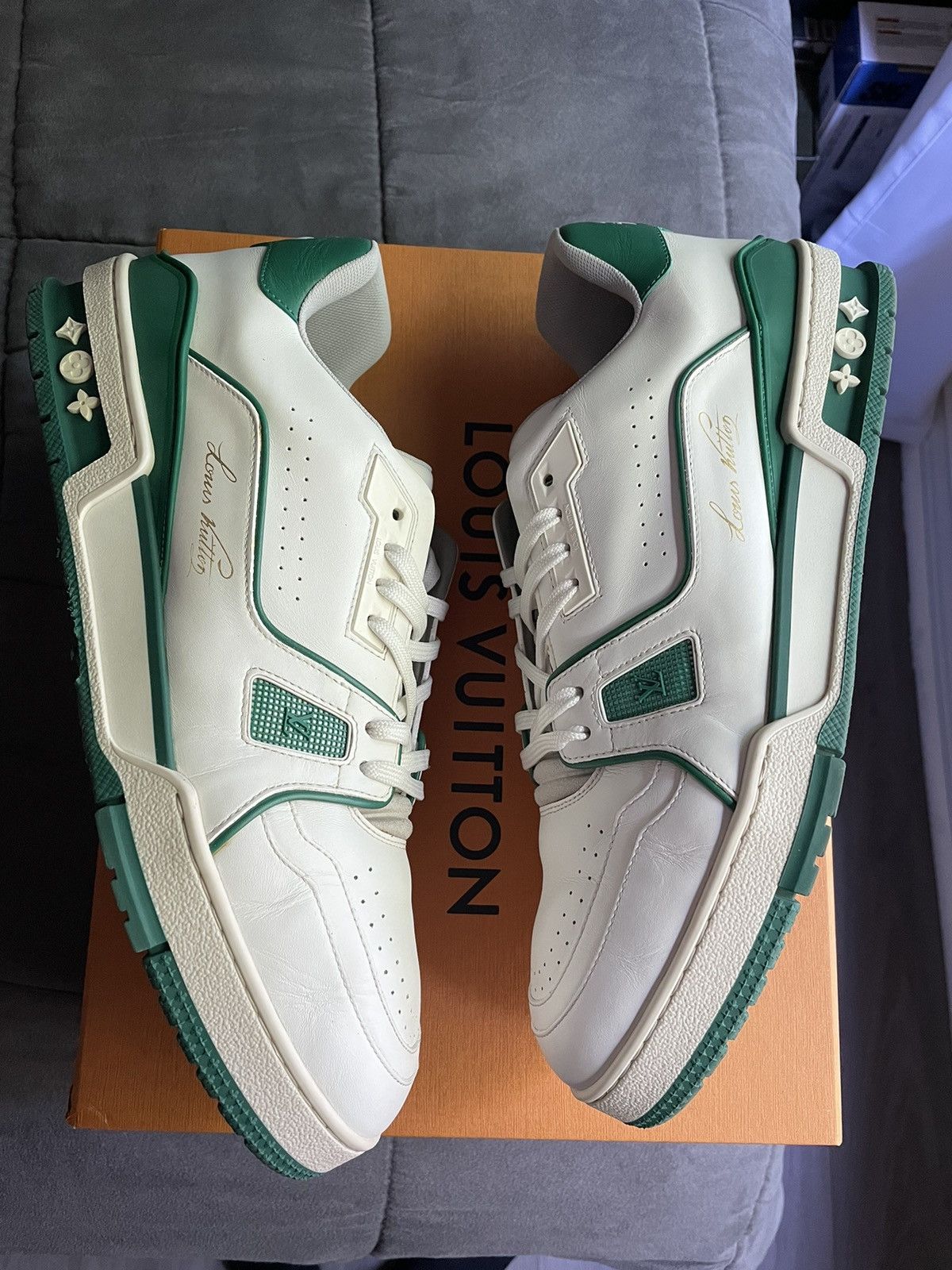 Louis Vuitton Louis Vuitton White Green Signature Trainer Sneaker Size US 11 / EU 44 - 2 Thumbnail
