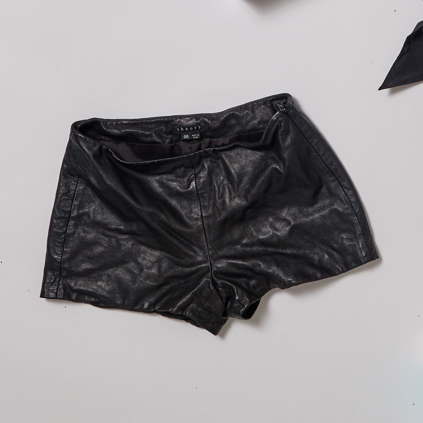 Theory Iselin Black Leather Shorts Women Size 00 (Lambskin)