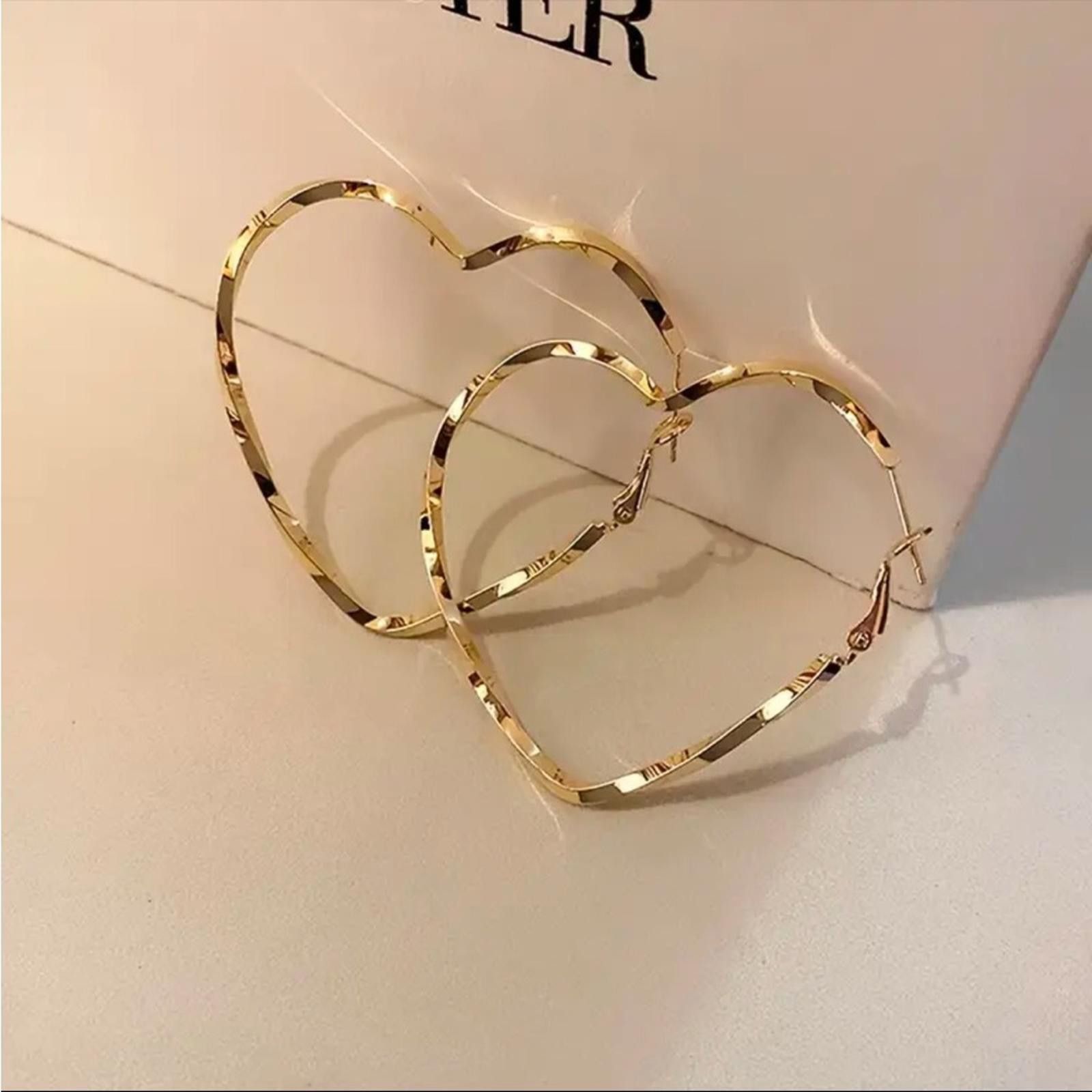 Designer Heart Shape Twisted Hoop Earrings NWT Size ONE SIZE - 4 Thumbnail