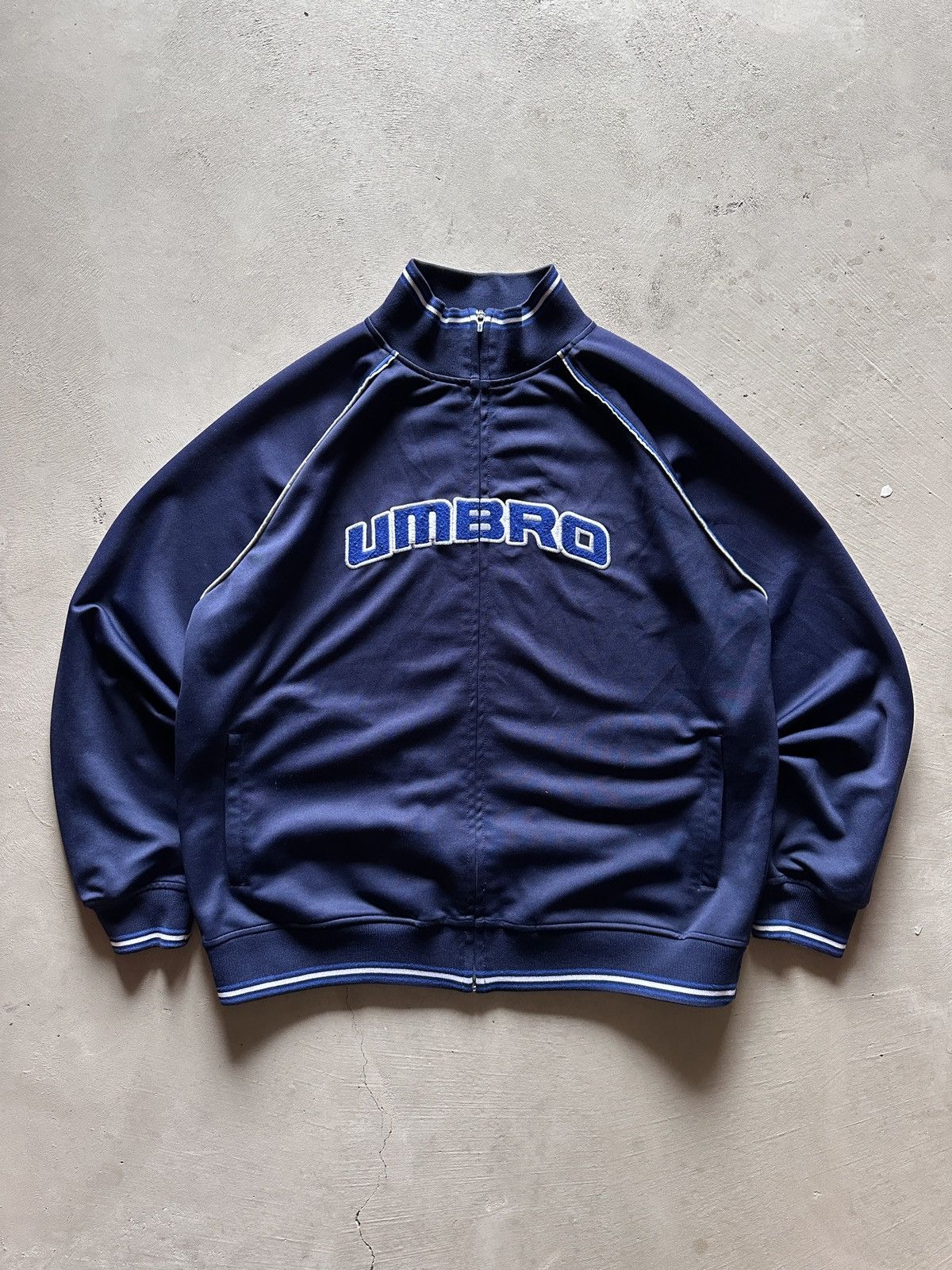 Umbro × Vintage vintage umbro navy blue boxy cropped track jacket Size US XL / EU 56 / 4 - 1 Thumbnail