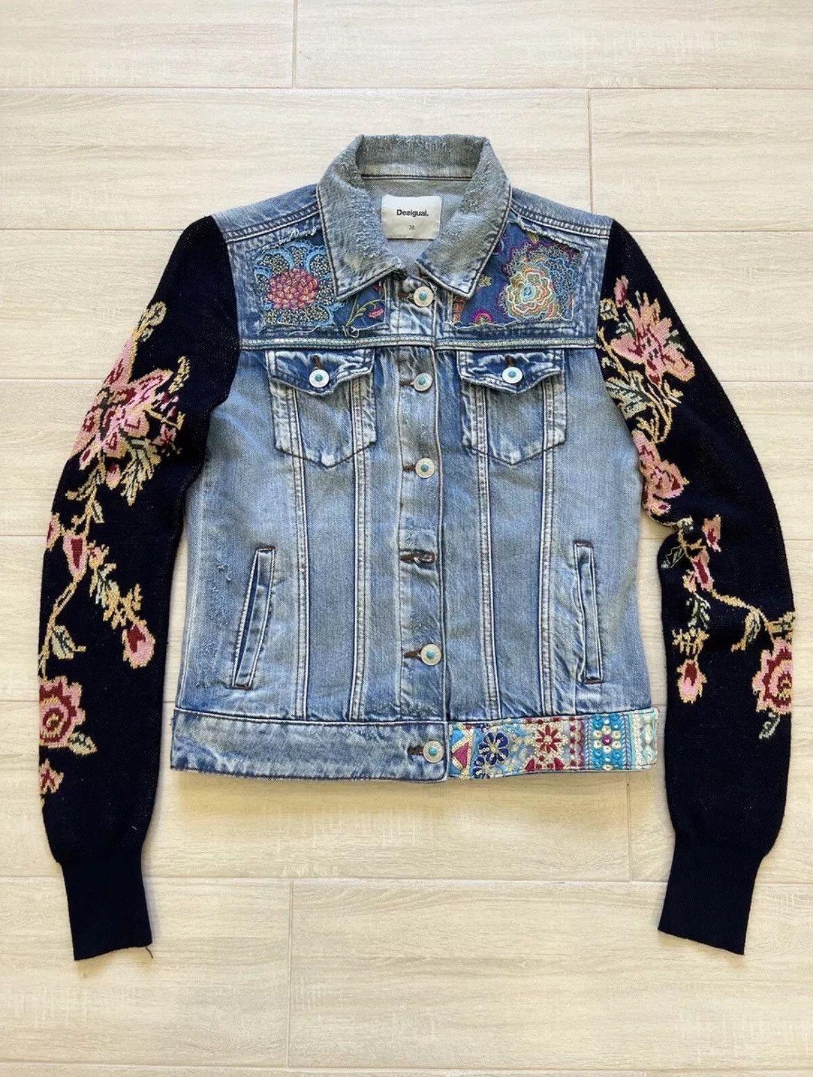 Desigual × Vintage Desigual VTG women's denim jacket with button patterns Size S / US 4 / IT 40 - 1 Thumbnail