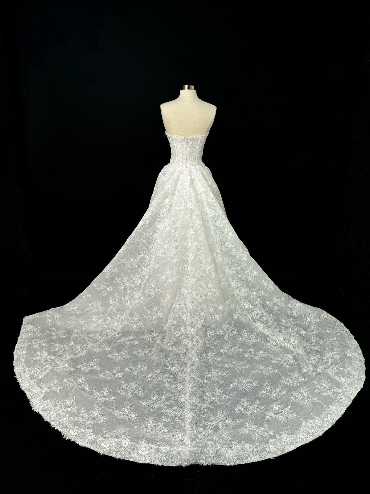 Other Preloved US 2 Anna Augusta French Corded Lace Bridal Gown Size XS / US 0-2 / IT 36-38 - 7 Thumbnail