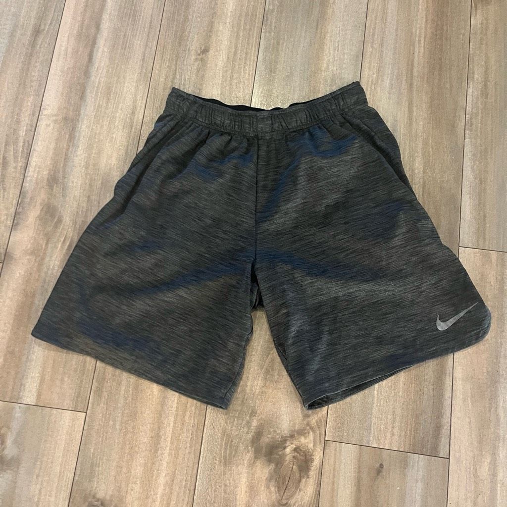 Nike Nike Dark Grey Athletic Workout Shorts Men Large Bin H-35 Size US 38 / EU 54 - 1 Thumbnail