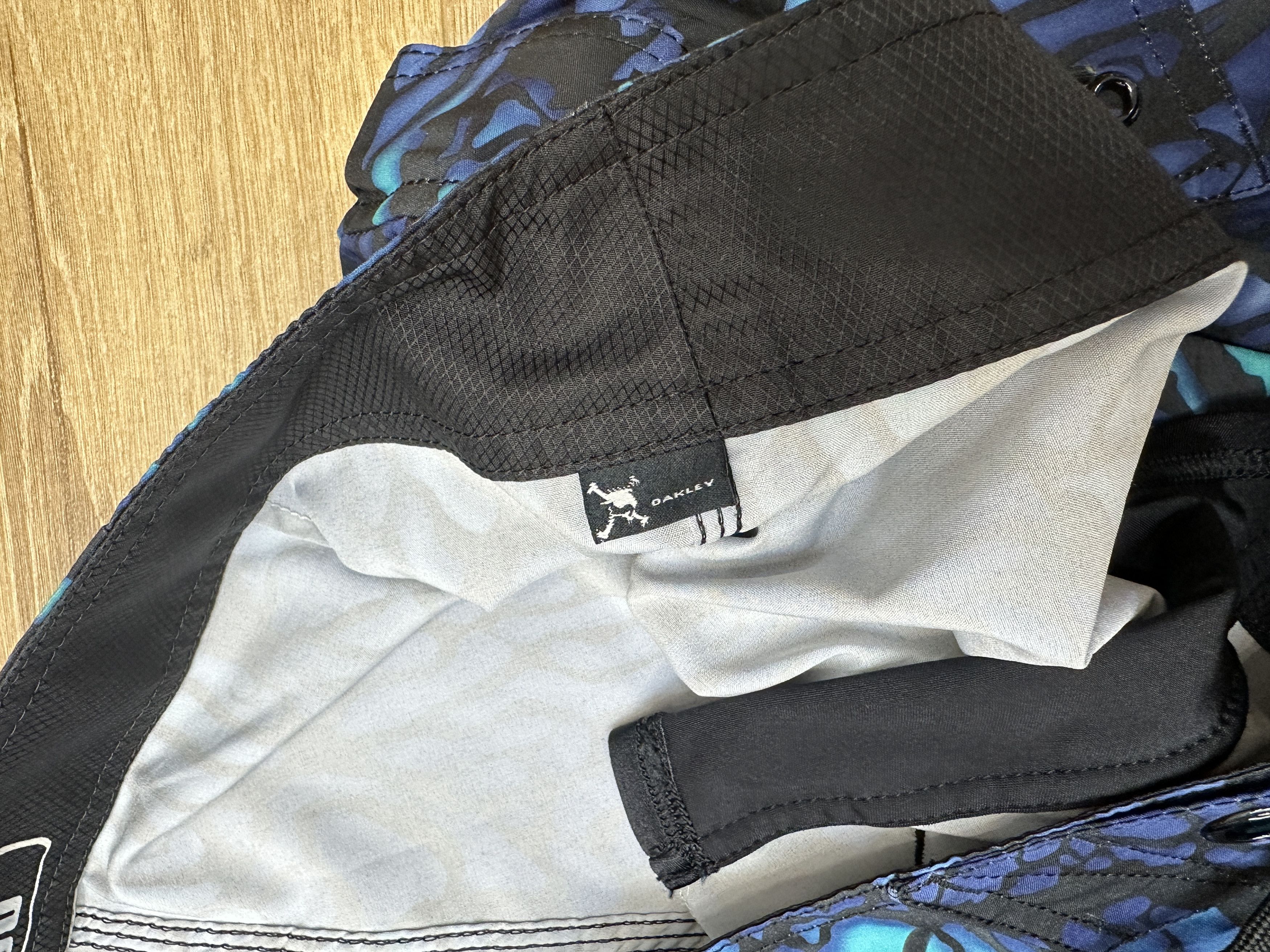 Oakley Oakley Limited Blue Purple Abstract Shorts Swim Size 30 Size US 30 / EU 46 - 8 Thumbnail
