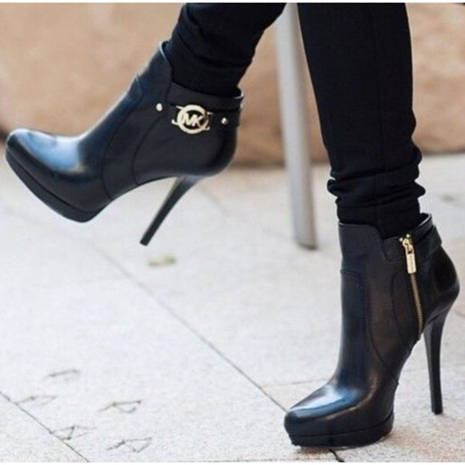Michael Kors MICHAEL Michael Kors Wyatt Leather Ankle Booties GUC $195 6M Size US 6 / IT 36 - 2 Thumbnail