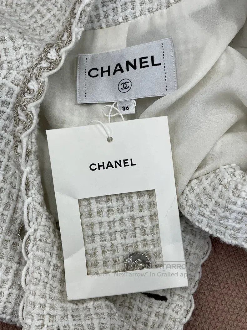Chanel Chanel 25C White Tweed Double-Breasted Jacket. Size US S / EU 44-46 / 1 - 6 Thumbnail