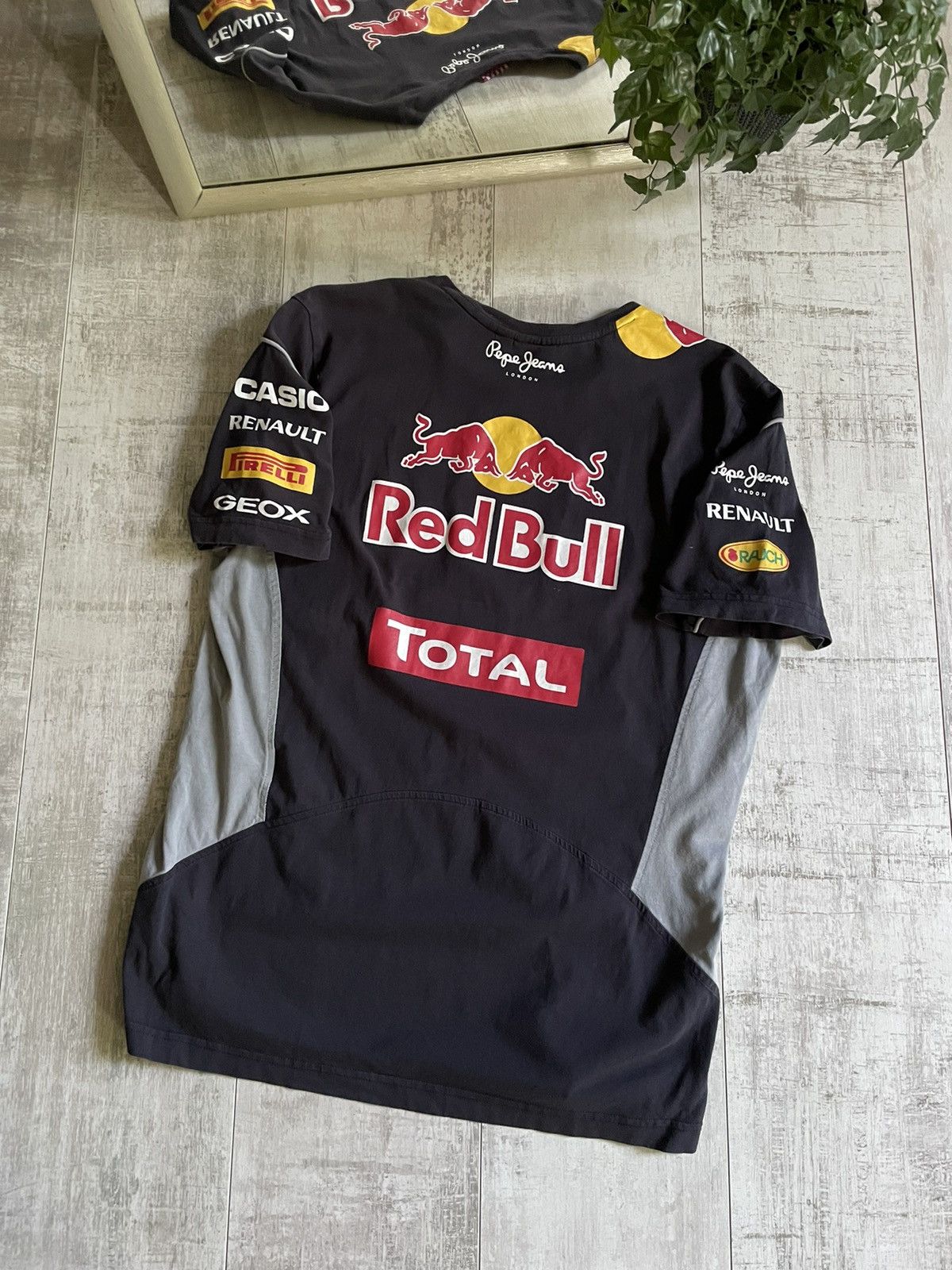 Pirelli × Red Bull Vintage Red Bull Racing Infiniti T-Shirt Pirelli Big Logo Size US M / EU 48-50 / 2 - 1 Thumbnail