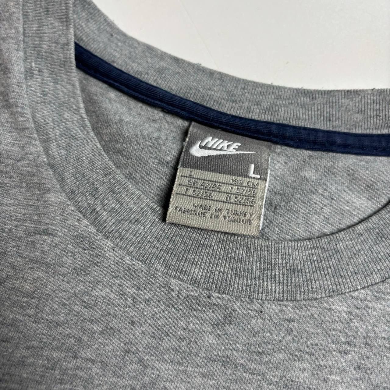 Nike Nike vintage big logo T-shirt Size:L Size US L / EU 52-54 / 3 - 5 Thumbnail