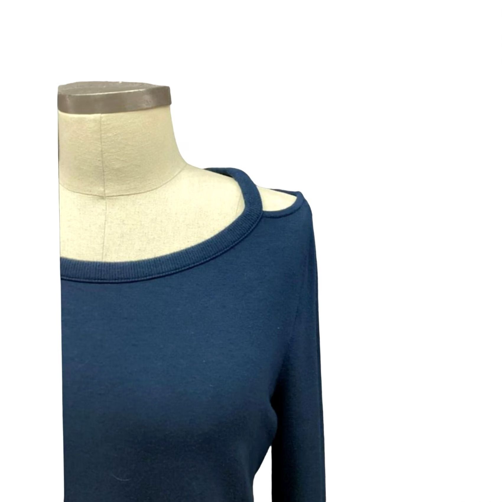 Athleta VINTAGE Athleta Women’s Sweater Cold Shoulder XS Blue Pullover Long Sleeve Womens XS Cold Shoulder Sleeve - Navy Blue Size XS / US 0-2 / IT 36-38 - 2 Thumbnail