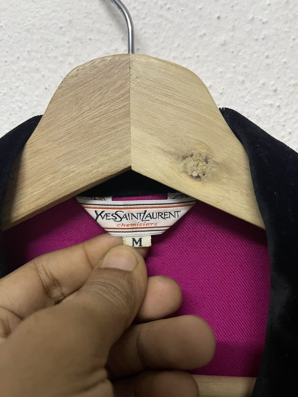 Yves Saint Laurent 1990s YVES SAINT LAURENT MAGENTA BLOUSE VELVET COLLAR RARE Size M / US 6-8 / IT 42-44 - 10 Thumbnail