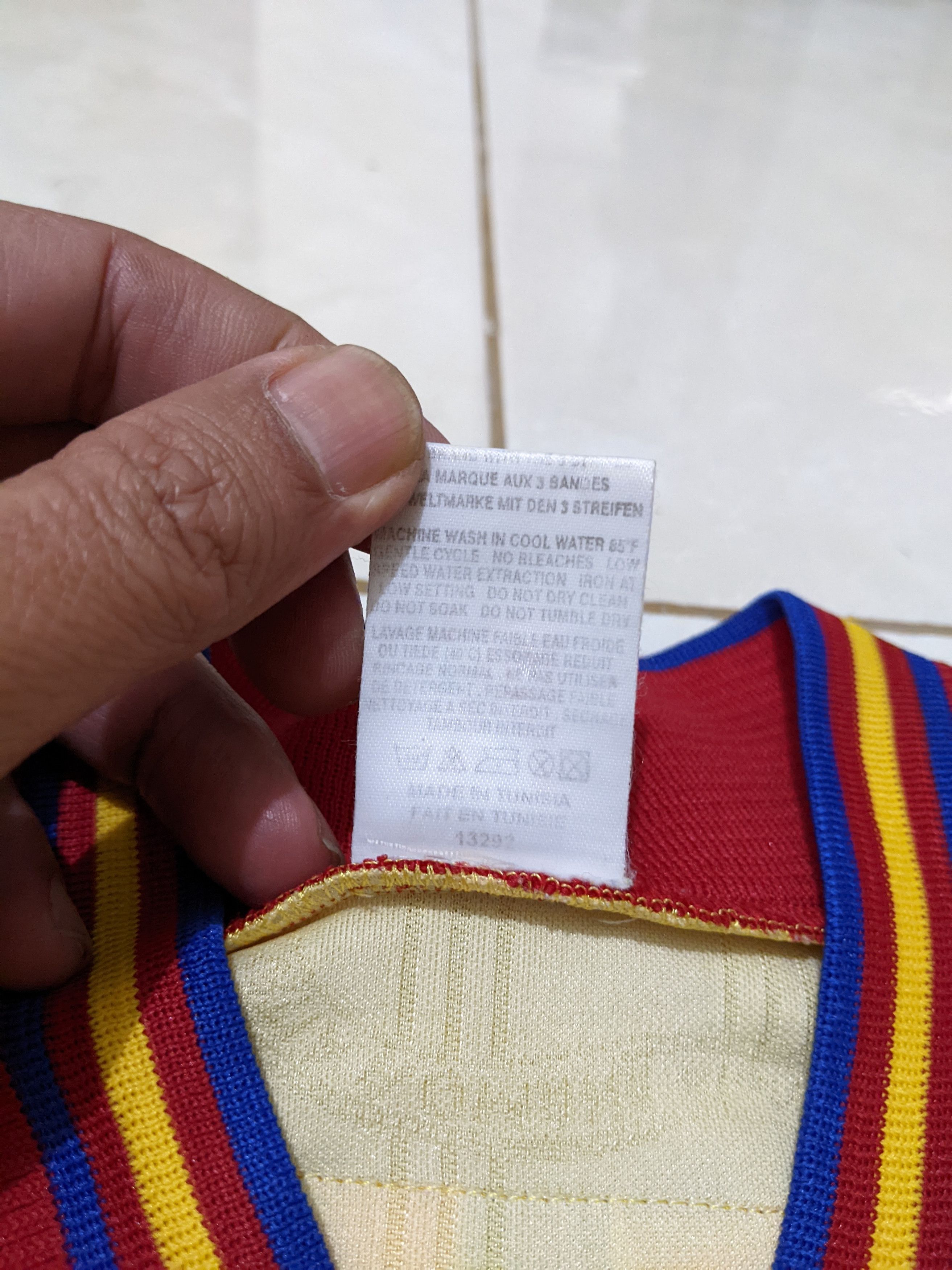 Vintage Rumania euro 1996 home Hagi Jersey football shirt Size US L / EU 52-54 / 3 - 4 Thumbnail