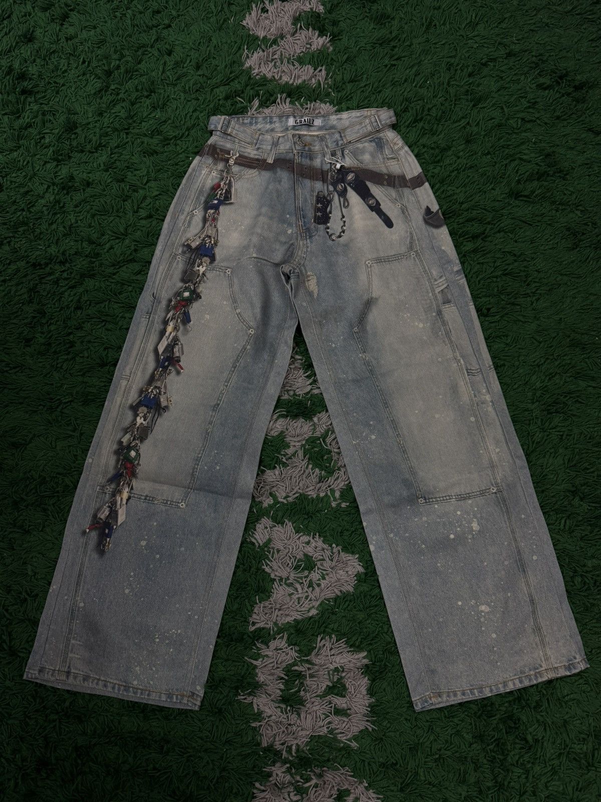 GRAILZ Grails Jeans light wash key chain illusion 28 Size US 28 / EU 44 - 1 Thumbnail