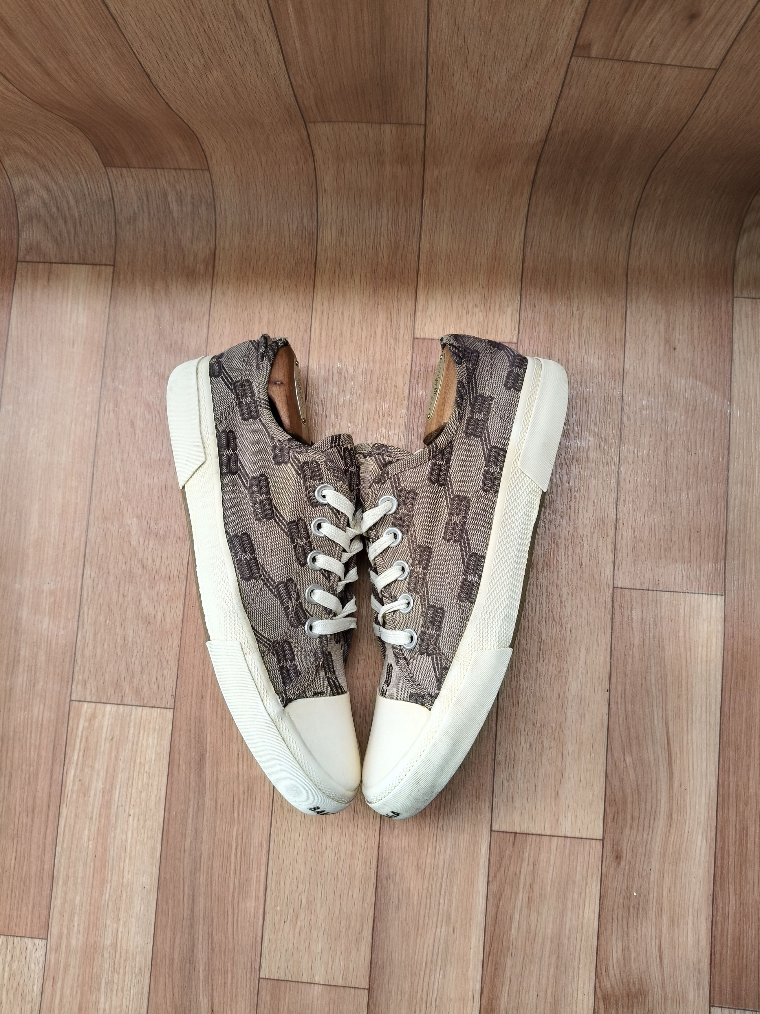 Balenciaga Balenciaga logo embroidered canvas Size US 7 / EU 40 - 3 Thumbnail