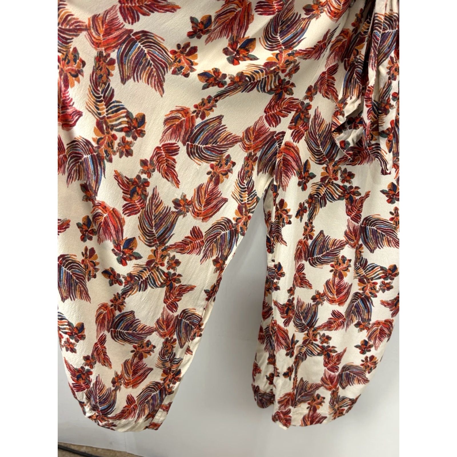 Free People FREE PEOPLE Tropical Floral Wide Leg Crop Jumpsuit Size 6 Beige Sleeveless Size 28" / US 6 / IT 42 - 4 Thumbnail