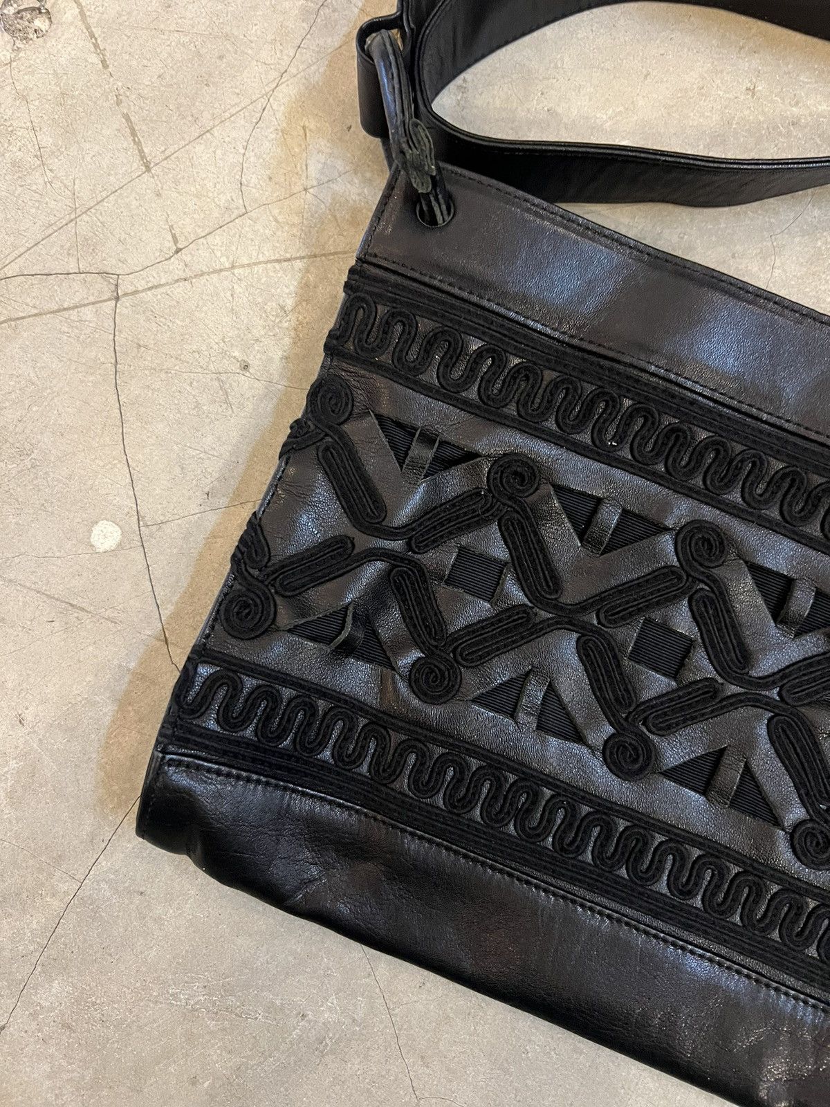 Jean Paul Gaultier 2000s Jean Paul Gaultier Native Leather Slingbag Size ONE SIZE - 3 Thumbnail