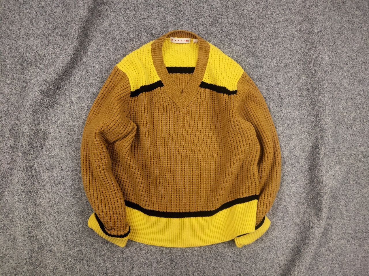 Marni Marni x Uniqlo Designer FW22 Knitted Vneck Cropped Sweater Size XL / US 12-14 / IT 48-50 - 4 Thumbnail