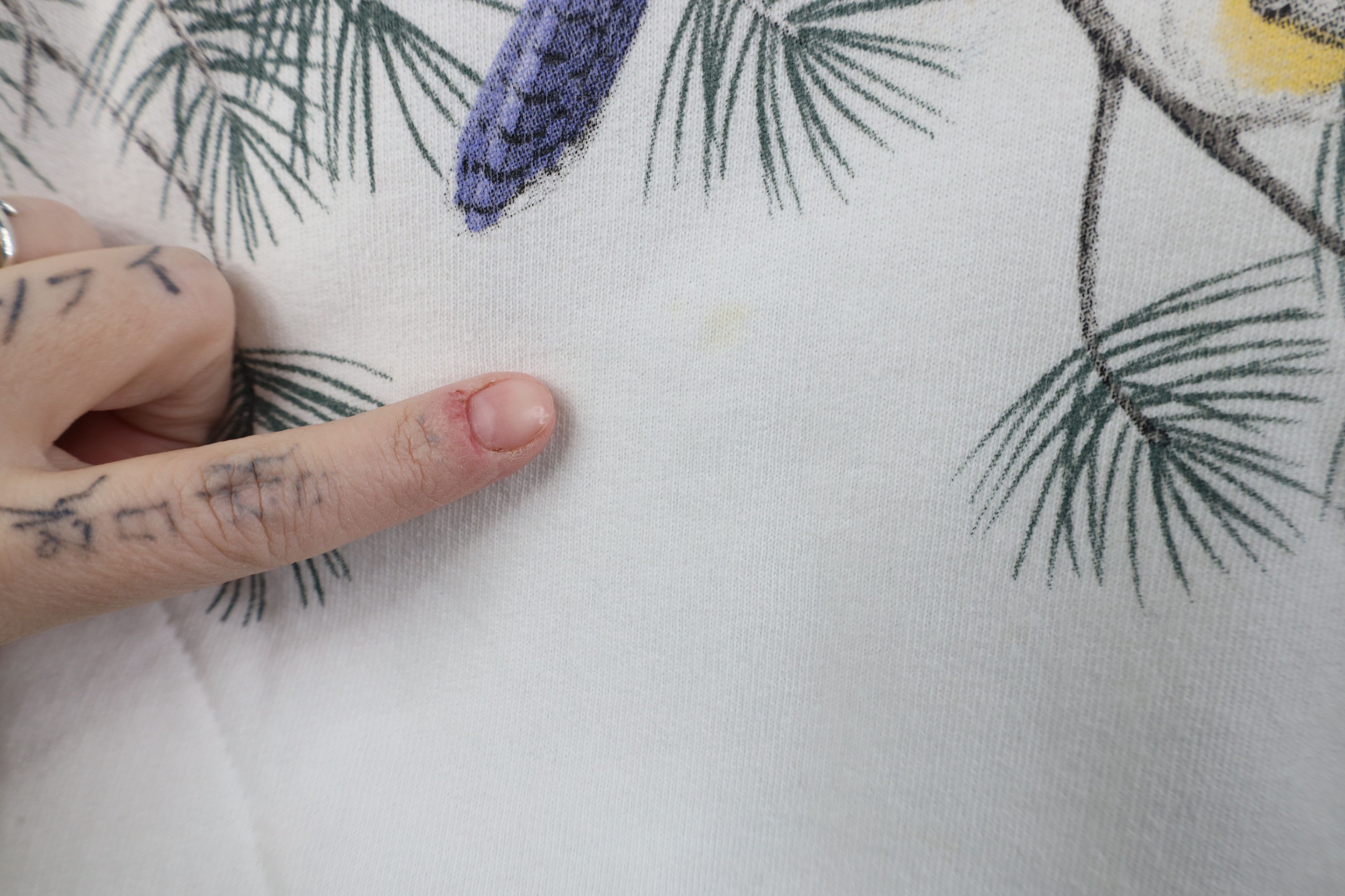 Vintage Vintage 90s Winter Birds Christmas All Over Print Sweatshirt Size L / US 10 / IT 46 - 5 Thumbnail