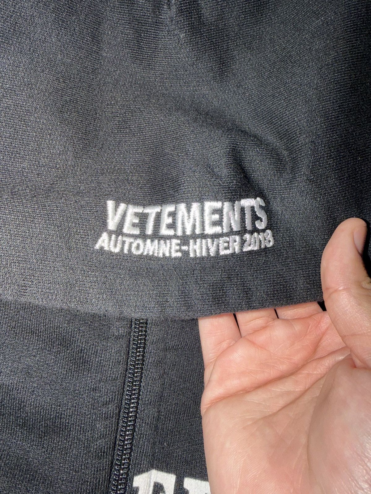 Vetements Vetement split logo hoodie Size US M / EU 48-50 / 2 - 3 Thumbnail