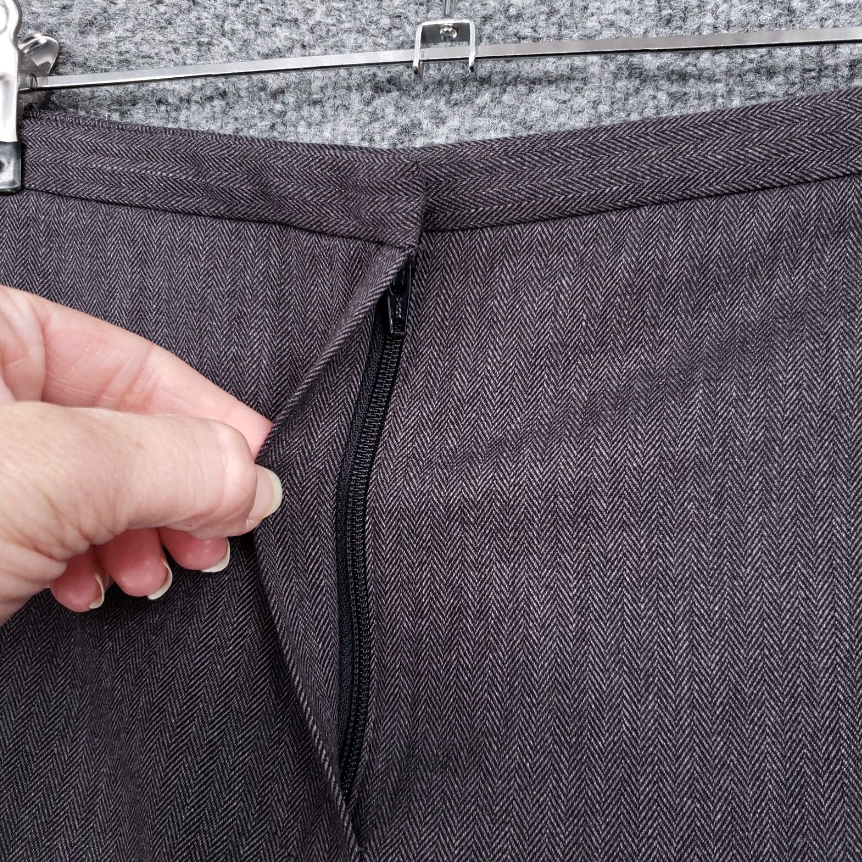 Vintage Tahari Pants Womens 8 Gray Straight Leg Mid Rise Flat Front Zip Slacks Dress Pants Womens Mens? Size 30" / US 8 / IT 44 - 7 Thumbnail
