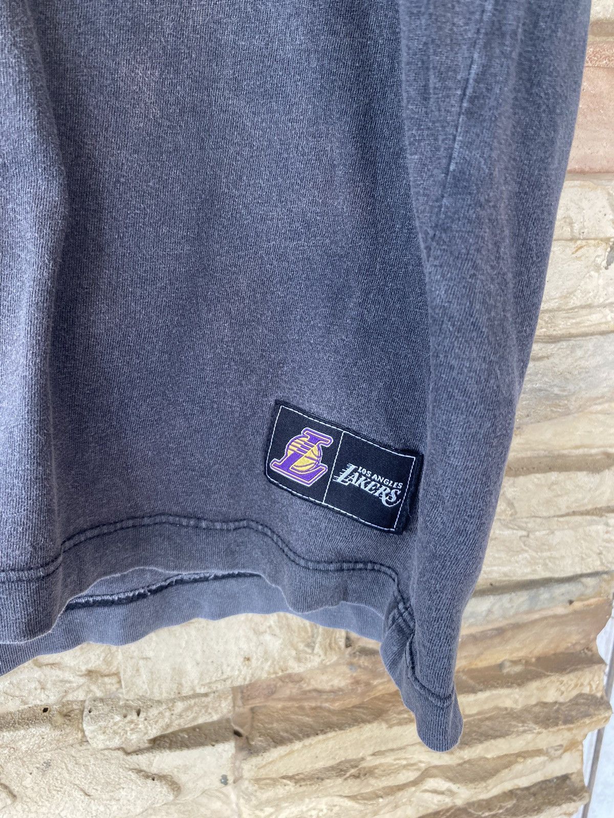 NBA 🔥 Crazy Rare Los Angeles Lakers NBA Faded Distressed Tee Size US XL / EU 56 / 4 - 6 Thumbnail