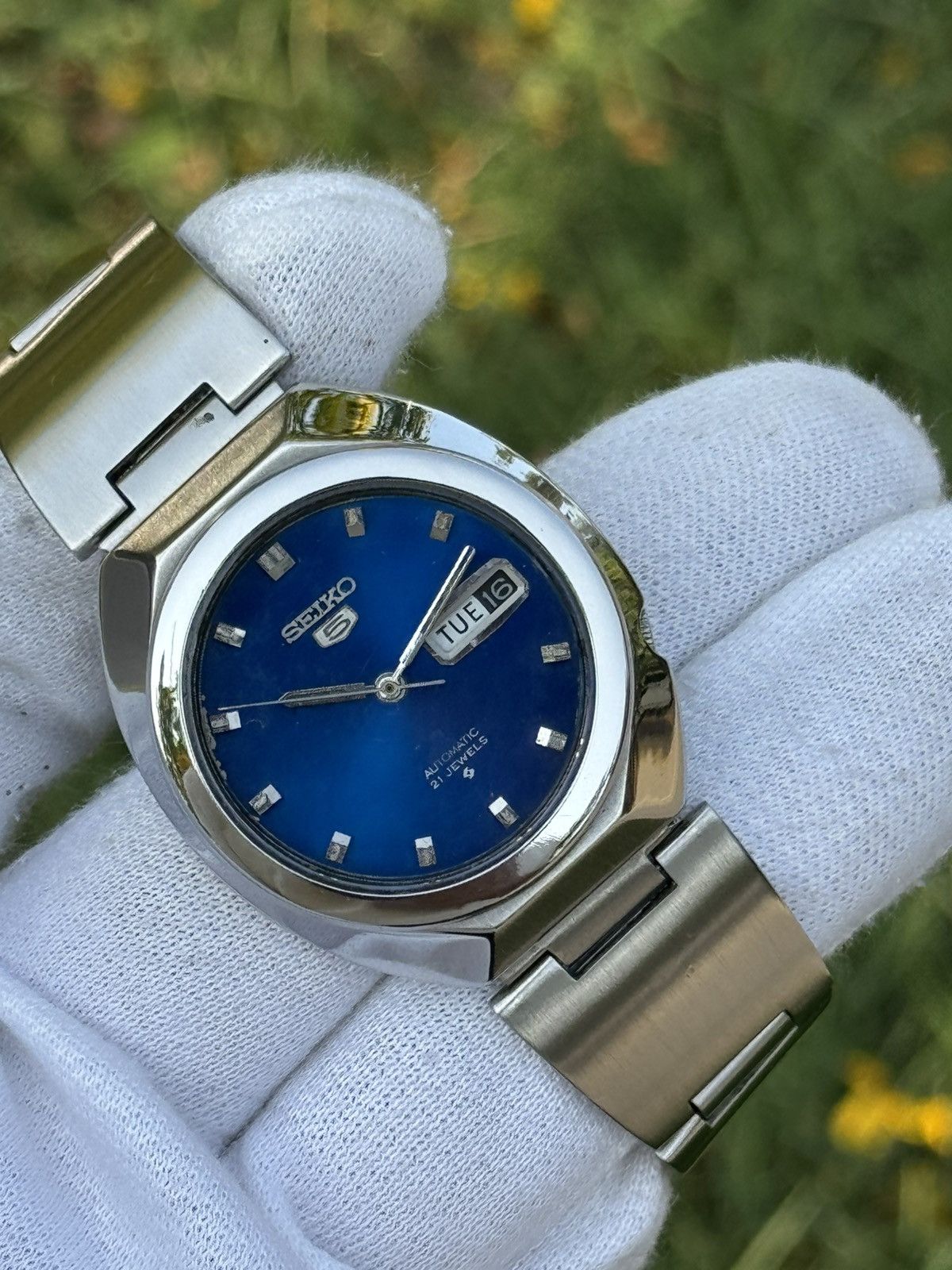 Seiko Vintage Seiko 5 Automatic Blue sunburst Dial day/date watch Size 36 - 24 Thumbnail