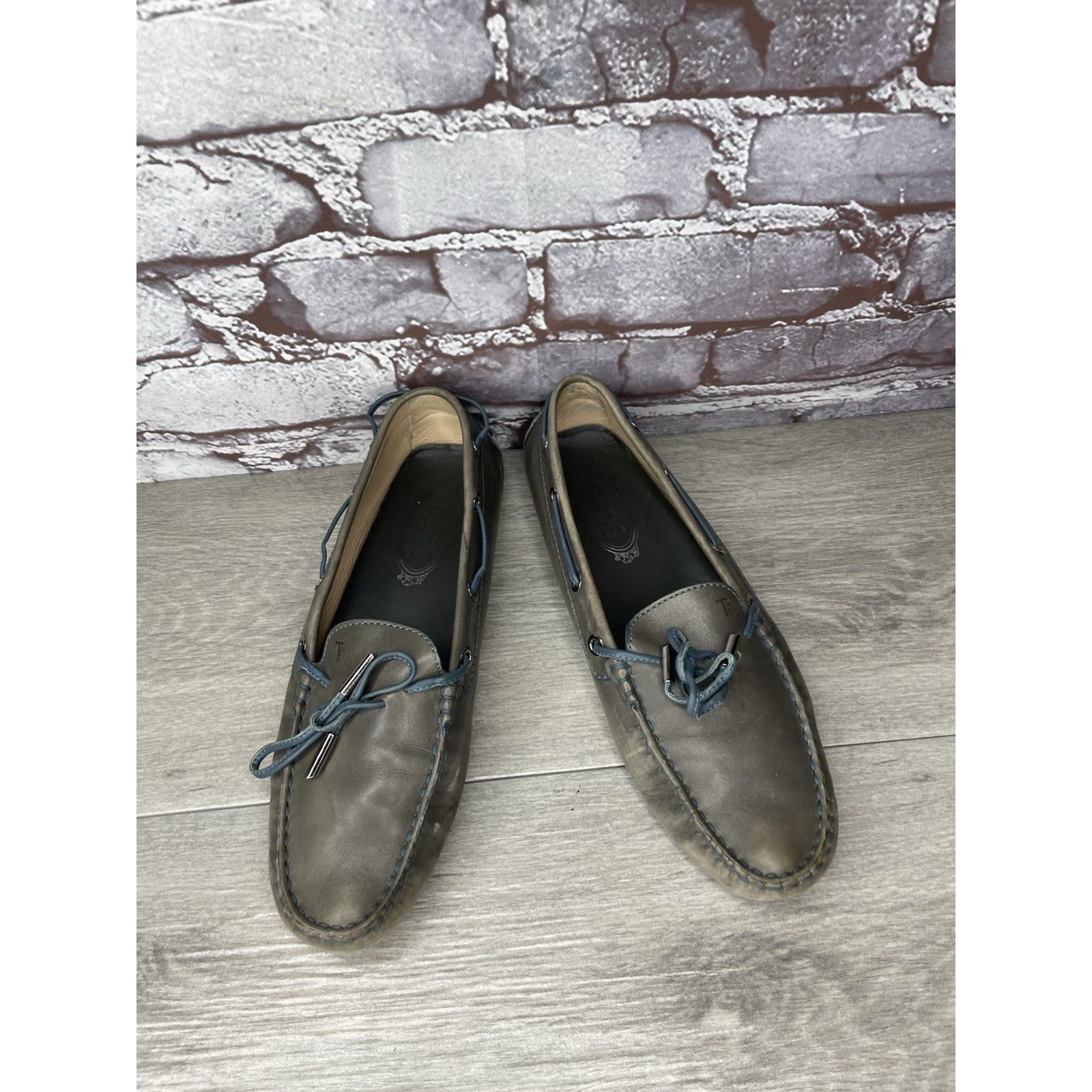 Tod's Tod's Gommino Gray Leather Moccasin Driving Loafers Women’s Size US 8 / IT 38 - 2 Thumbnail