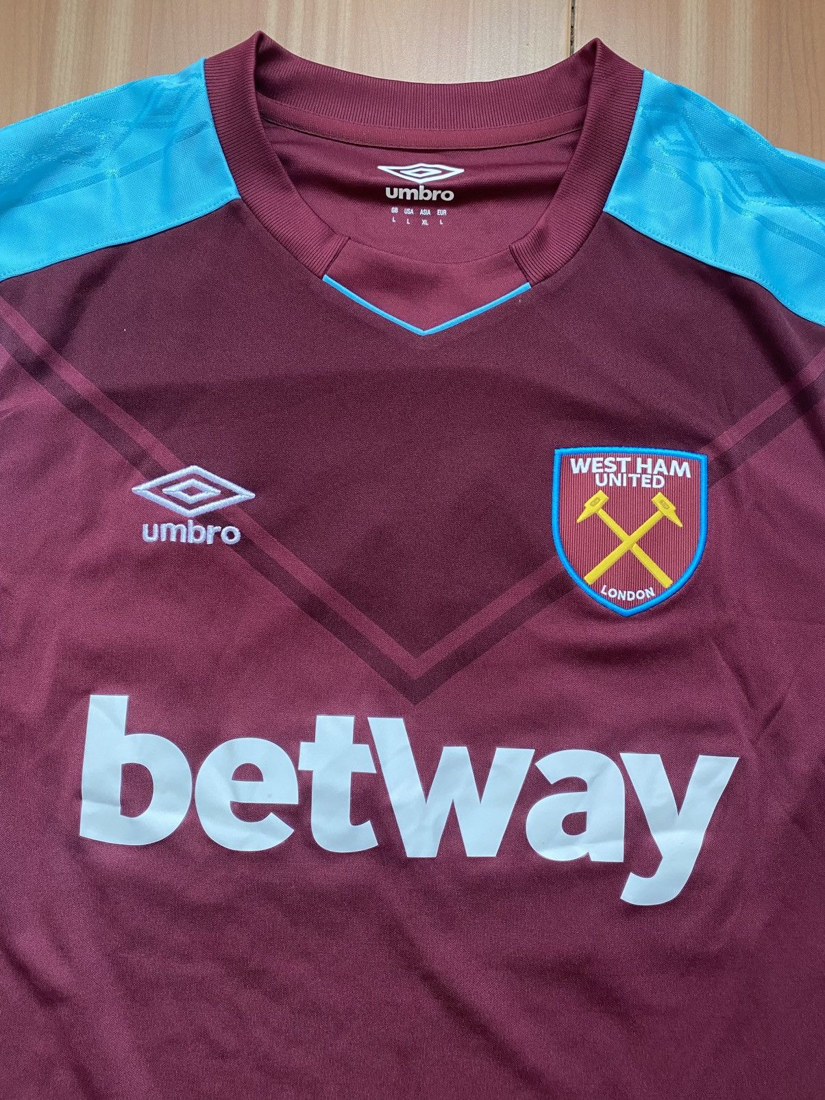 Umbro Umbro West Ham United L/S Home Football Shirt 2017/18 Size US L / EU 52-54 / 3 - 4 Thumbnail