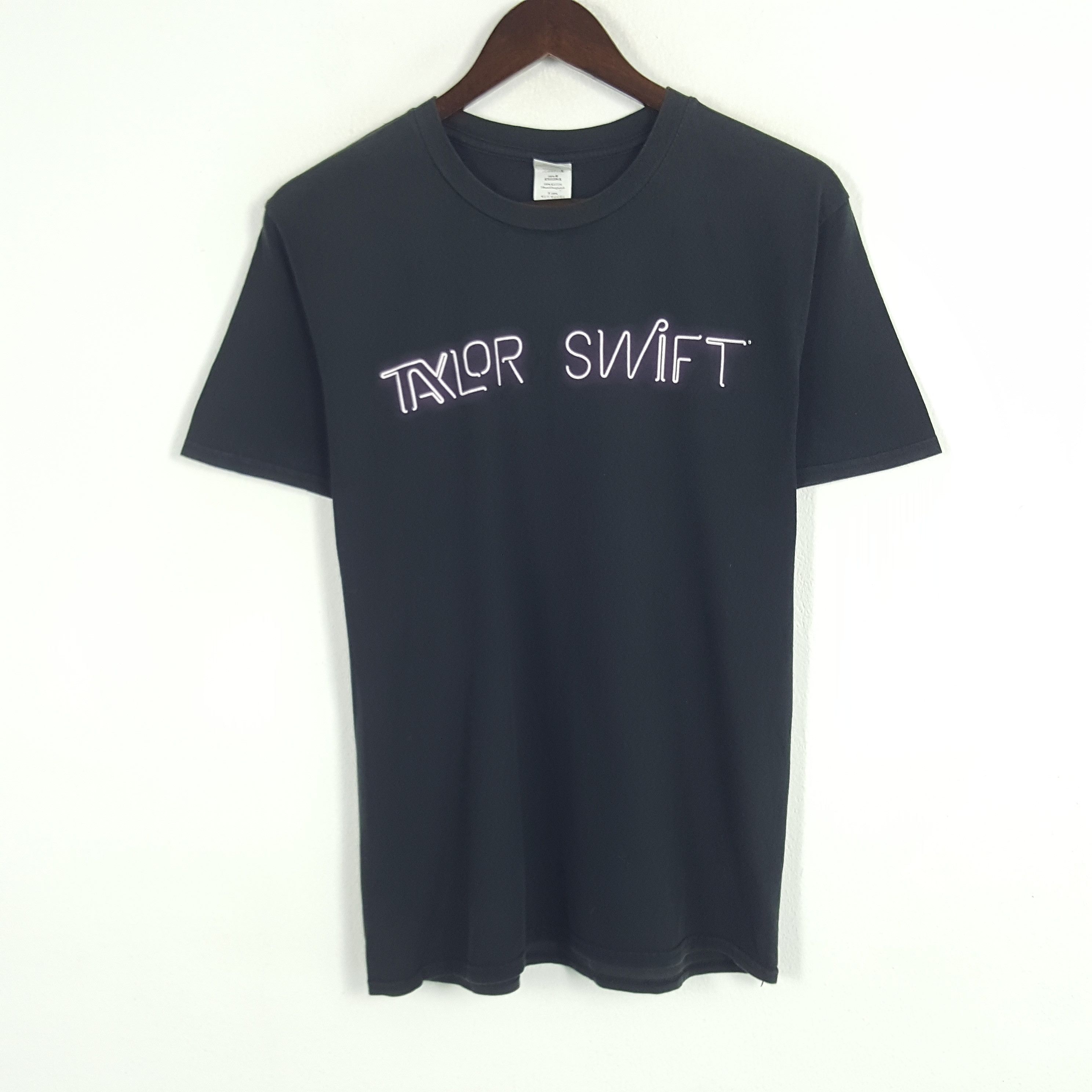 Band Tees × Vintage Vintage Taylor Swift 1989 World Tour Tshirt Size US S / EU 44-46 / 1 - 1 Thumbnail