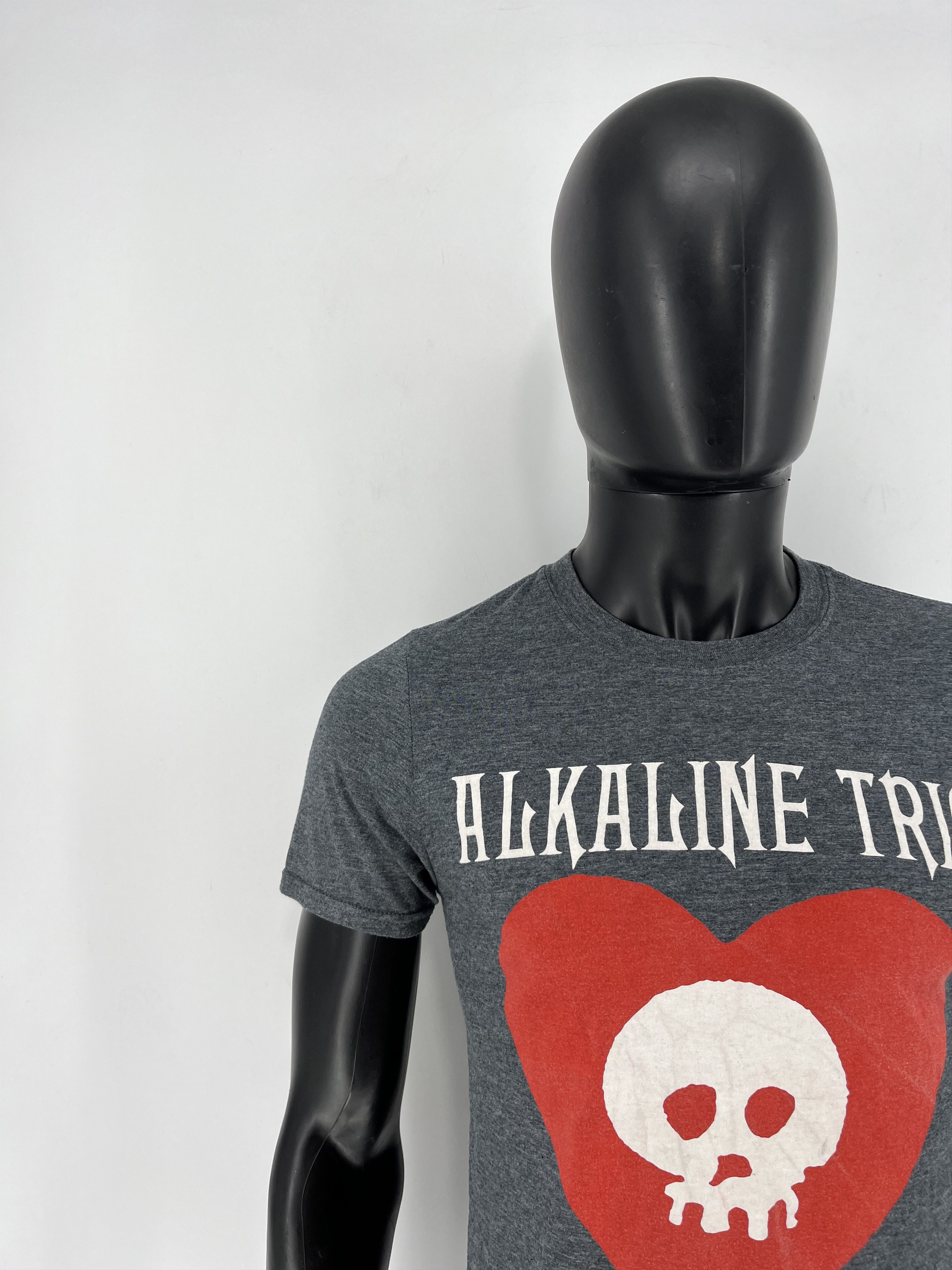 Band Tees × Vintage Vintage Alkaline Trio Classic Heartskull Tee Punk Rock Band Size US S / EU 44-46 / 1 - 6 Thumbnail