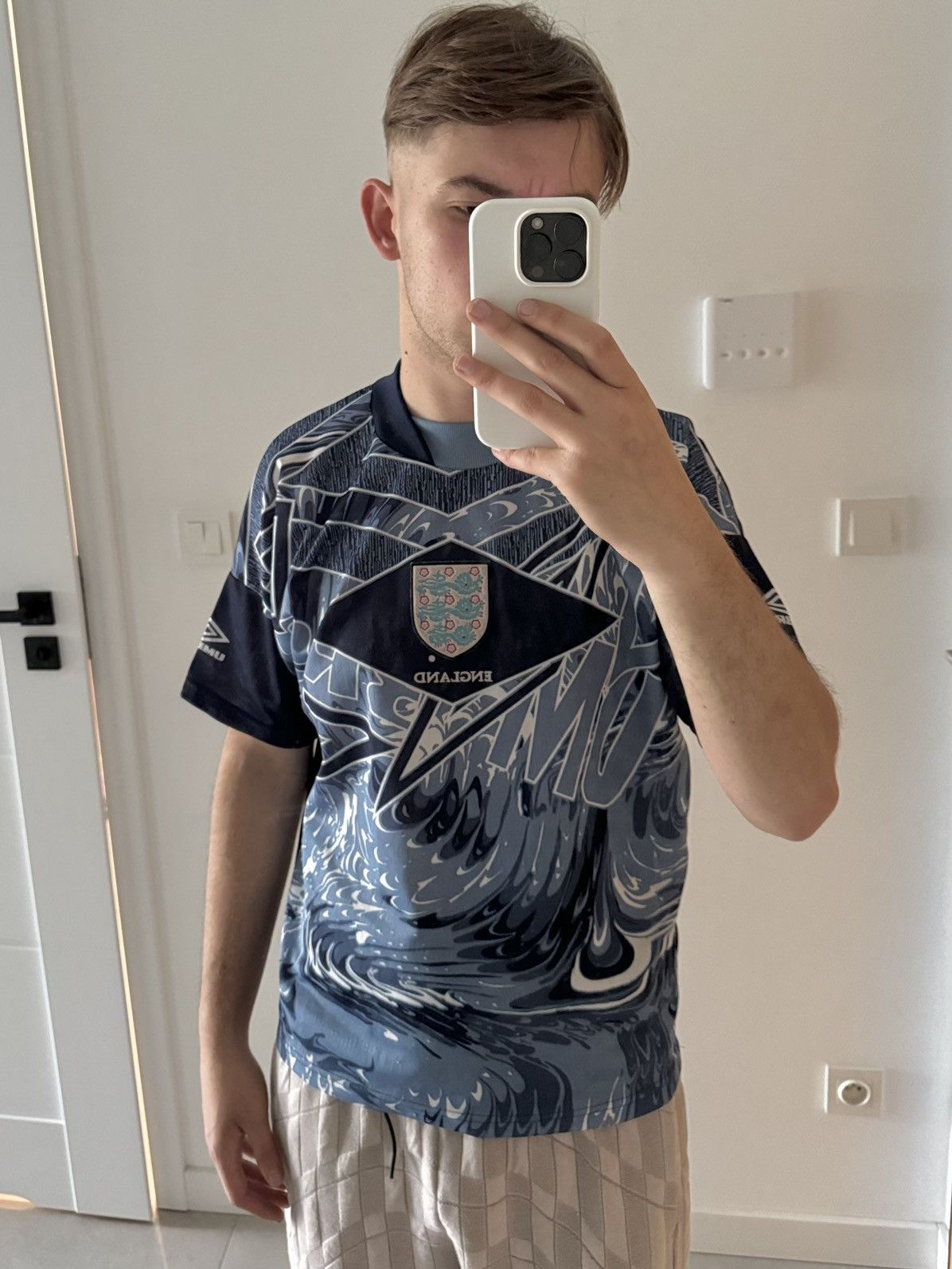 Umbro × Vintage Vintage England 1996 🏴󠁧󠁢󠁥󠁮󠁧󠁿 soccer jersey football t-shirt Size US S / EU 44-46 / 1 - 9 Thumbnail