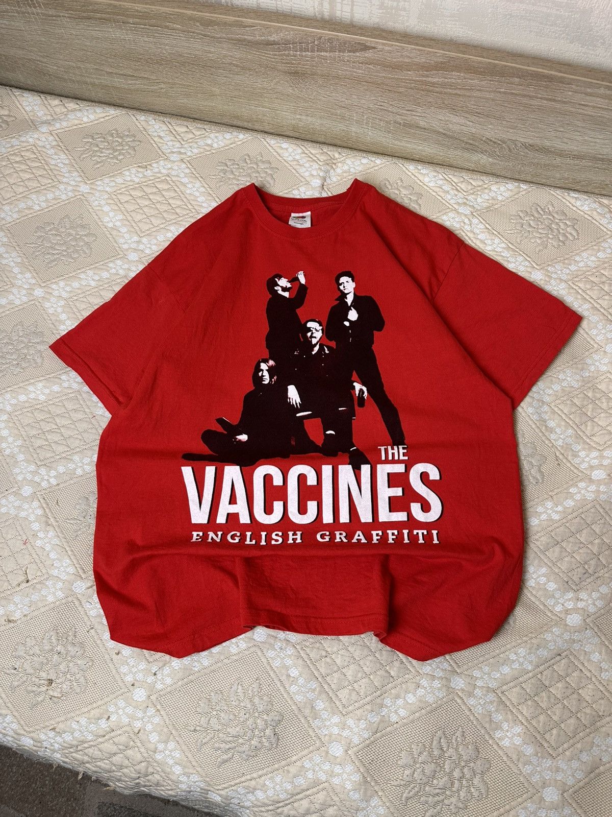 Band Tees 🔥 English Graffiti 2015 The Vaccines Rock Band T Shirt Size US L / EU 52-54 / 3 - 1 Thumbnail