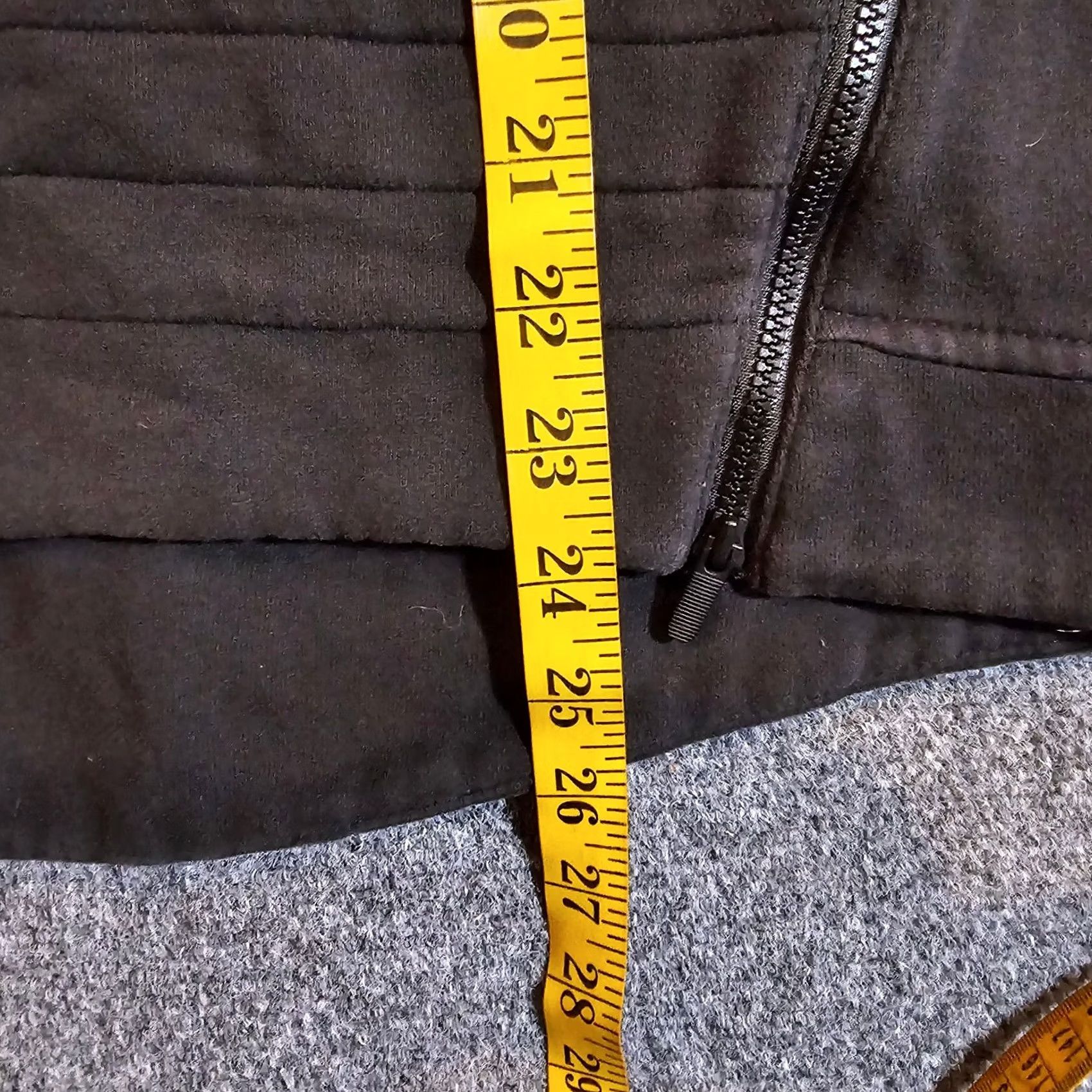 Lululemon Lululemon Sweatshirt Women Size 6 Black Quilted Crew Neck Pullover Casual Minimal Size M / US 6-8 / IT 42-44 - 5 Thumbnail