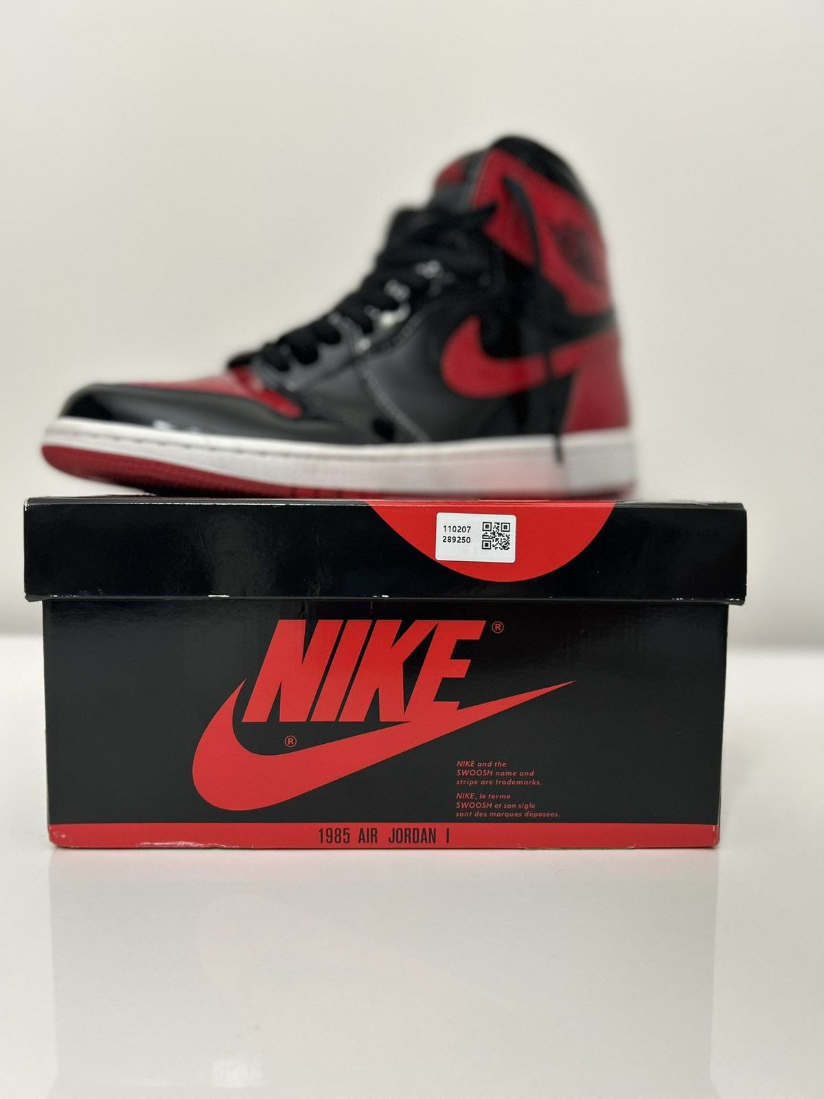Jordan Brand × Nike Air Jordan 1 Retro High OG Patent Bred' Size US 8.5 / EU 41-42 - 1 Thumbnail