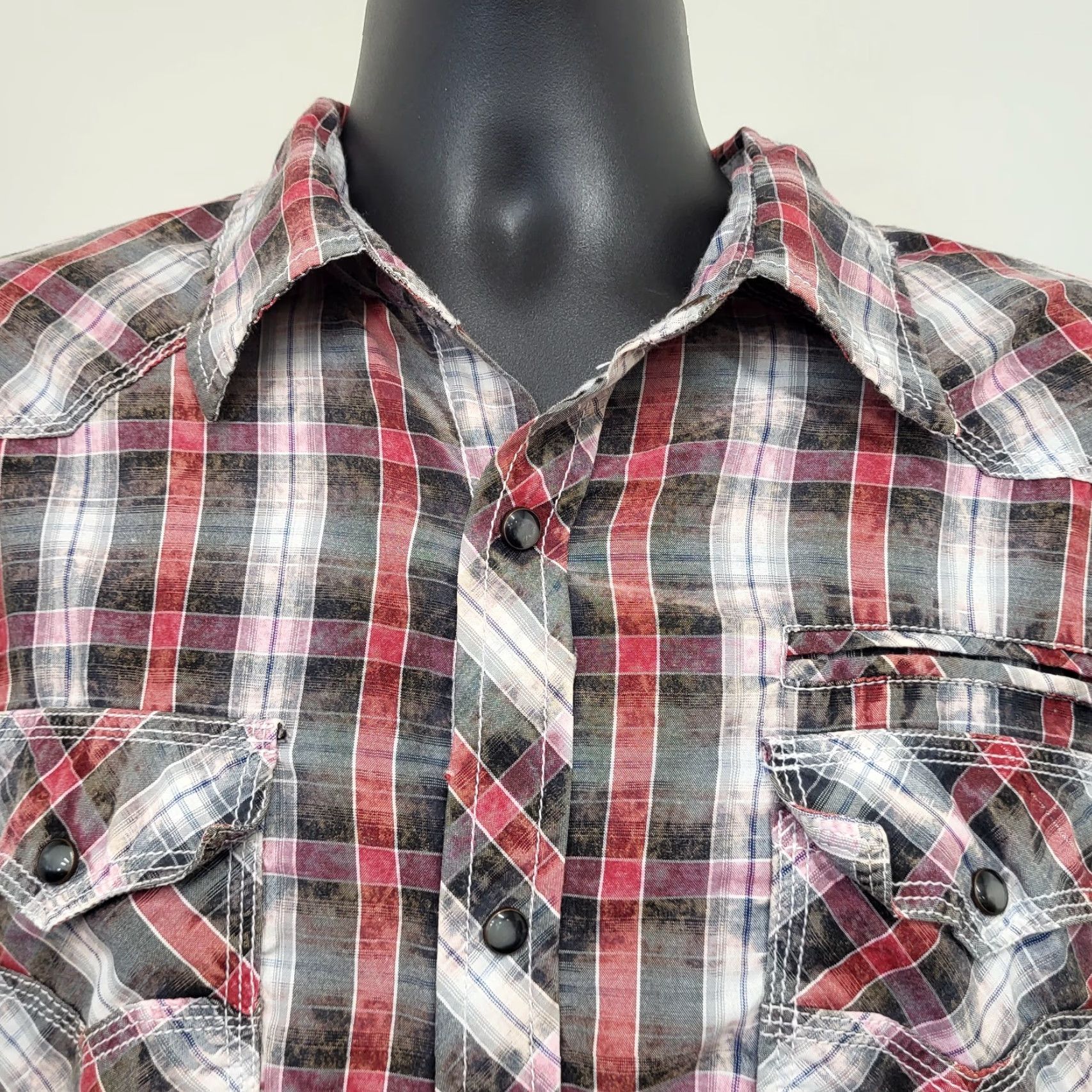 BKE BKE Vintage Shirt Mens XL Slim Fit Red Black Plaid Pearl Snap Buckle Western Shirt Mens XL Red Black Plaid Pearl Snap Buckle Western Size US XL / EU 56 / 4 - 7 Thumbnail