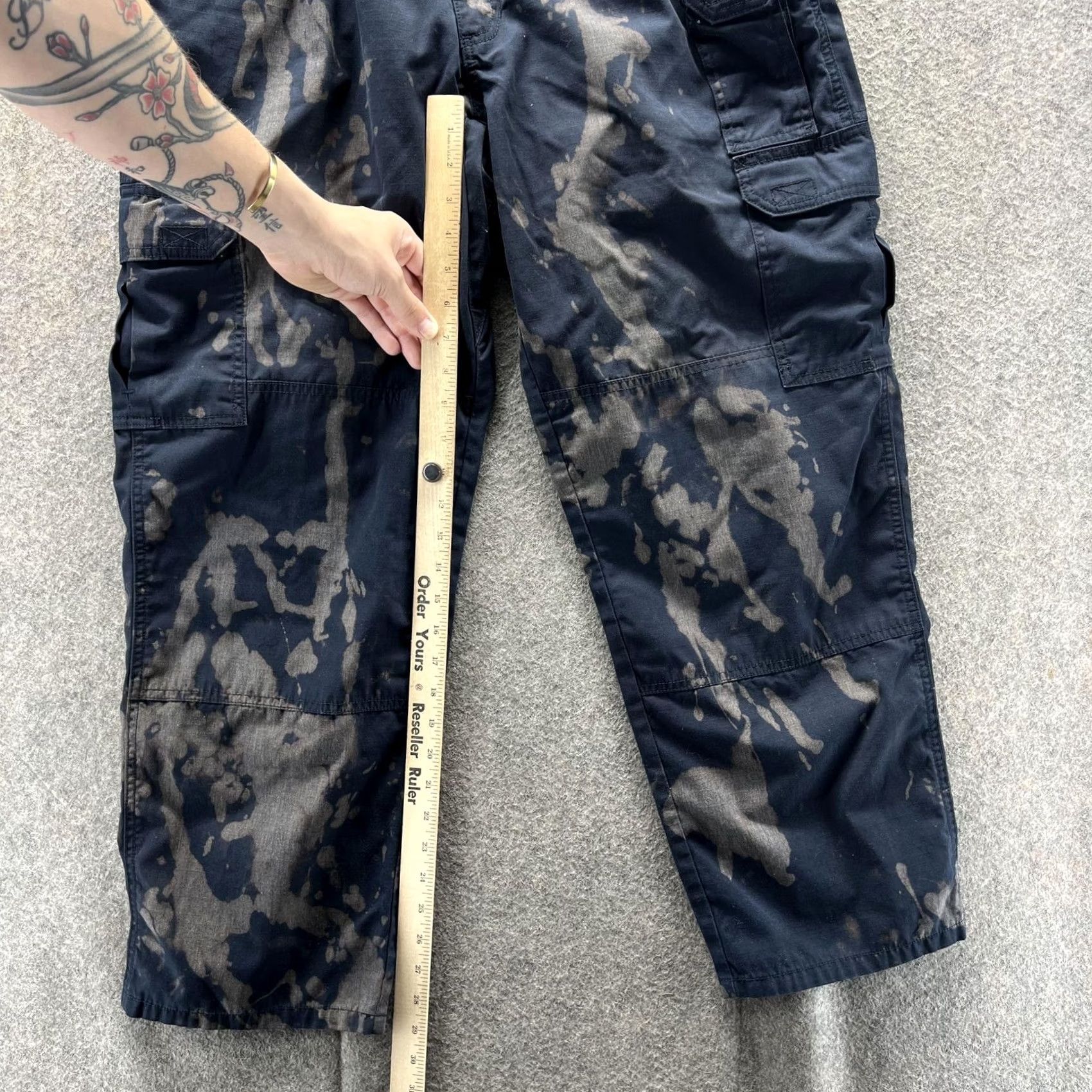 Vintage 5.11 Tactical Pants Mens 36x30 Black Cargo Ripstop Workwear Bleach Stained Mens 5.11 Cargo Pants Black Ripstop Workwear Bleach Stained Size US 36 / EU 52 - 4 Thumbnail