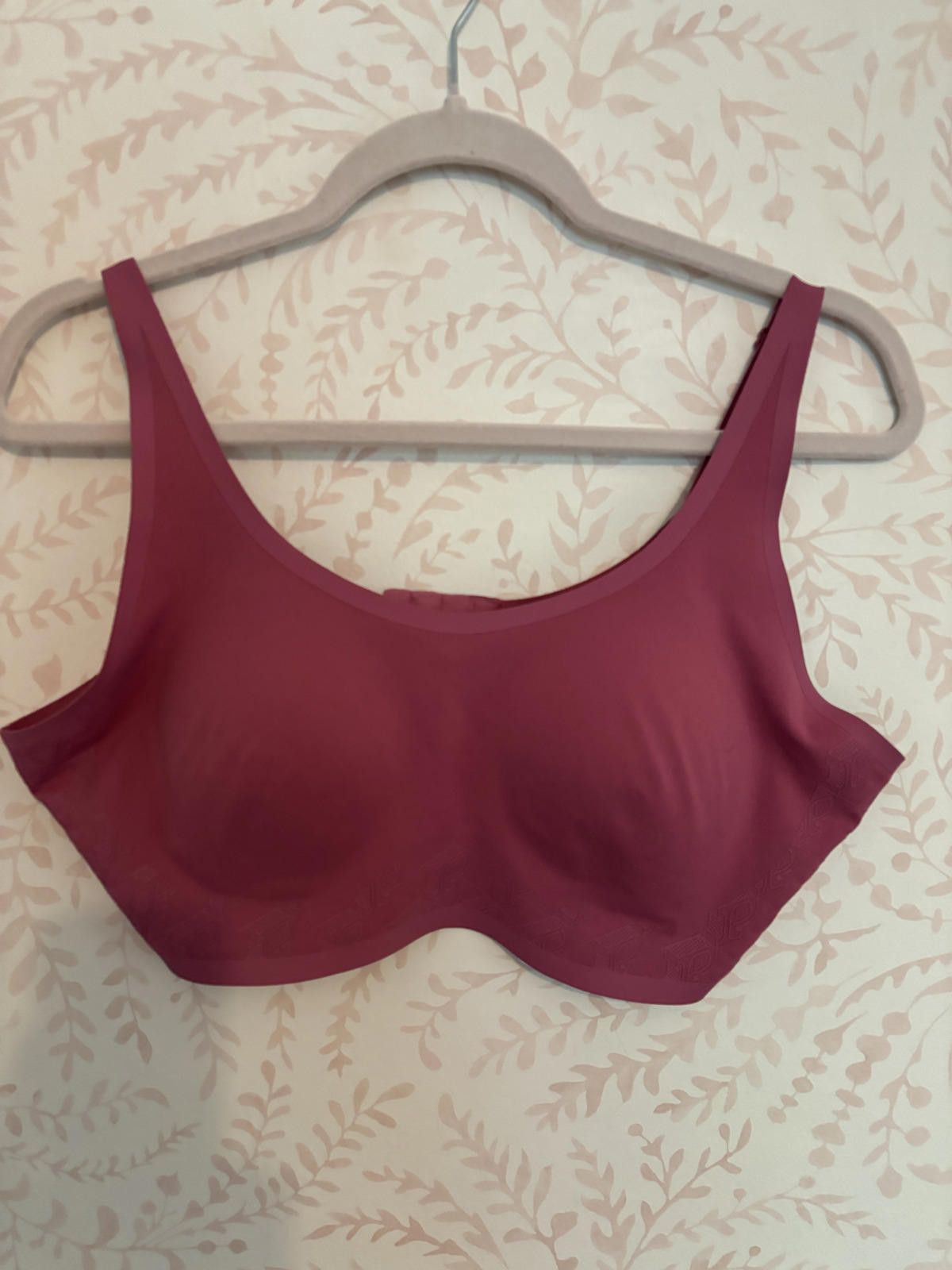 Designer NWOT VS Pink Comfortable XXL Wireless Bra in Rich Pink Size ONE SIZE - 1 Thumbnail