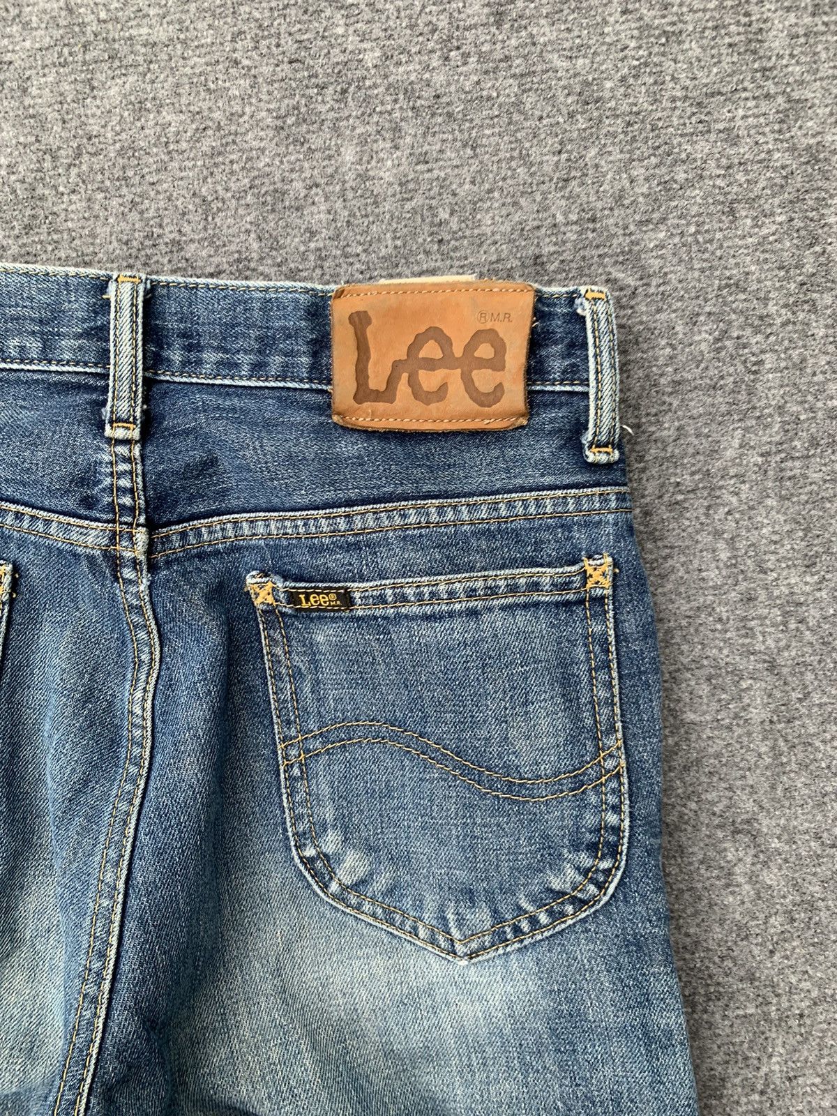 Lee FLARE DISTRESSED LEE RIDER. Size US 28 / EU 44 - 5 Thumbnail