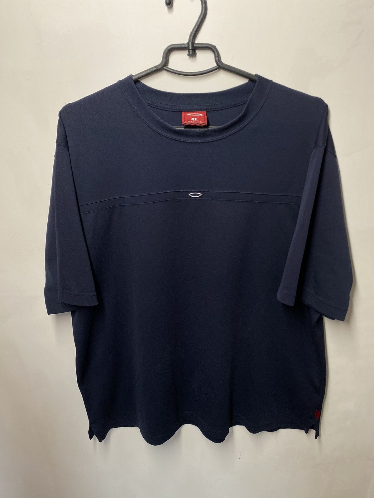 Oakley × Vintage OAKLEY 00s Software Center Logo “O” metal rubber T-shirt Size US XL / EU 56 / 4 - 1 Thumbnail