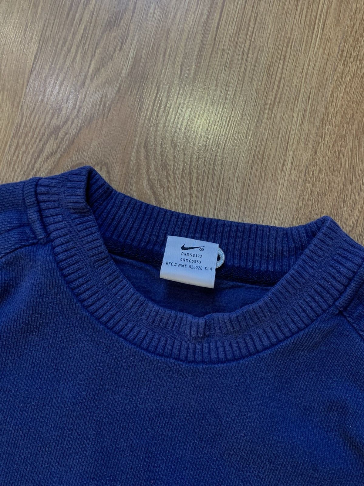 Nike × Vintage Vintage 90s Nike Swoosh Small Logo Heavyweight sweatshirt Size US L / EU 52-54 / 3 - 3 Thumbnail