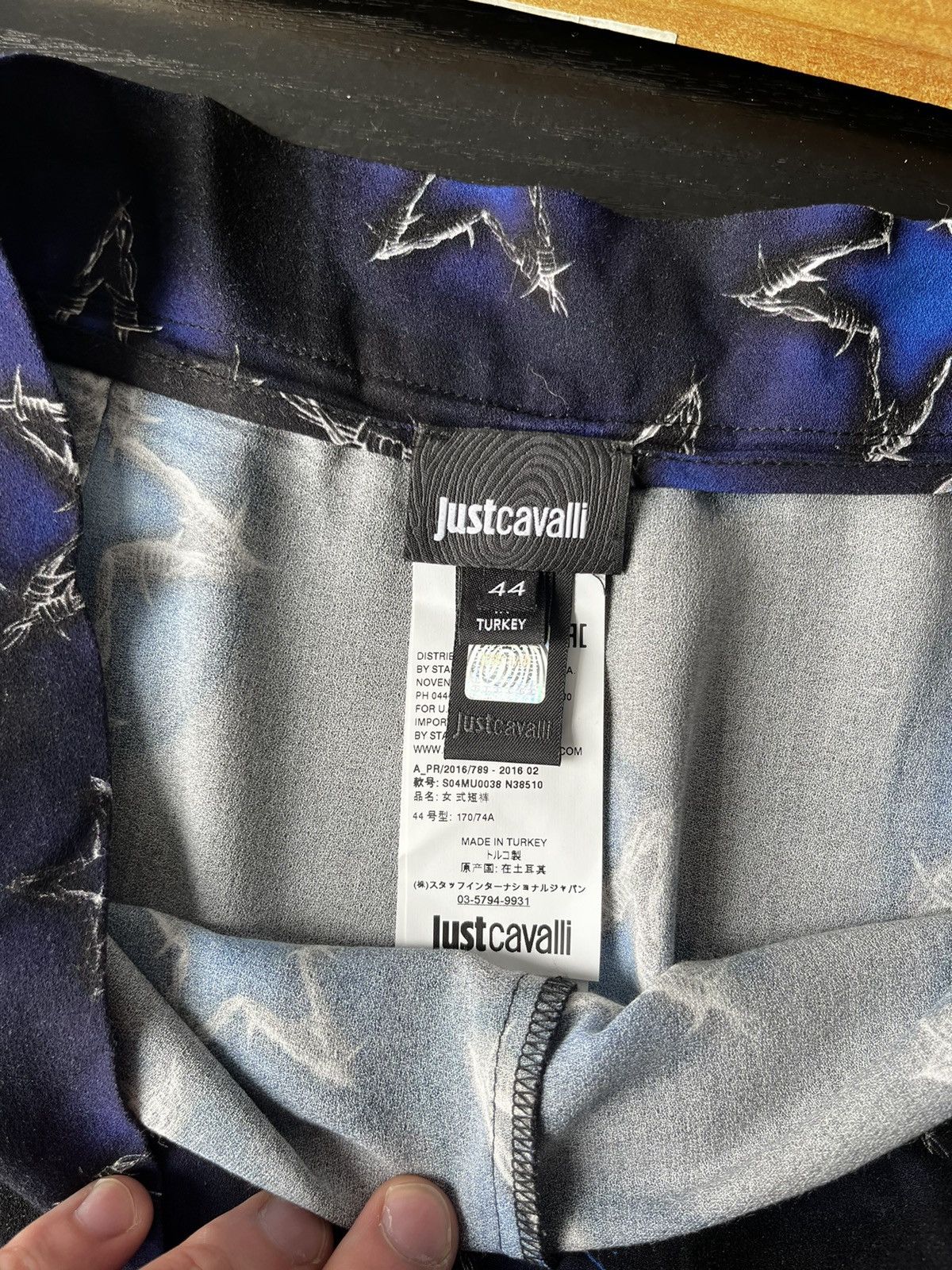 Just Cavalli × Roberto Cavalli Just Cavalli barbwire stars print shorts Size 30" / US 8 / IT 44 - 9 Thumbnail