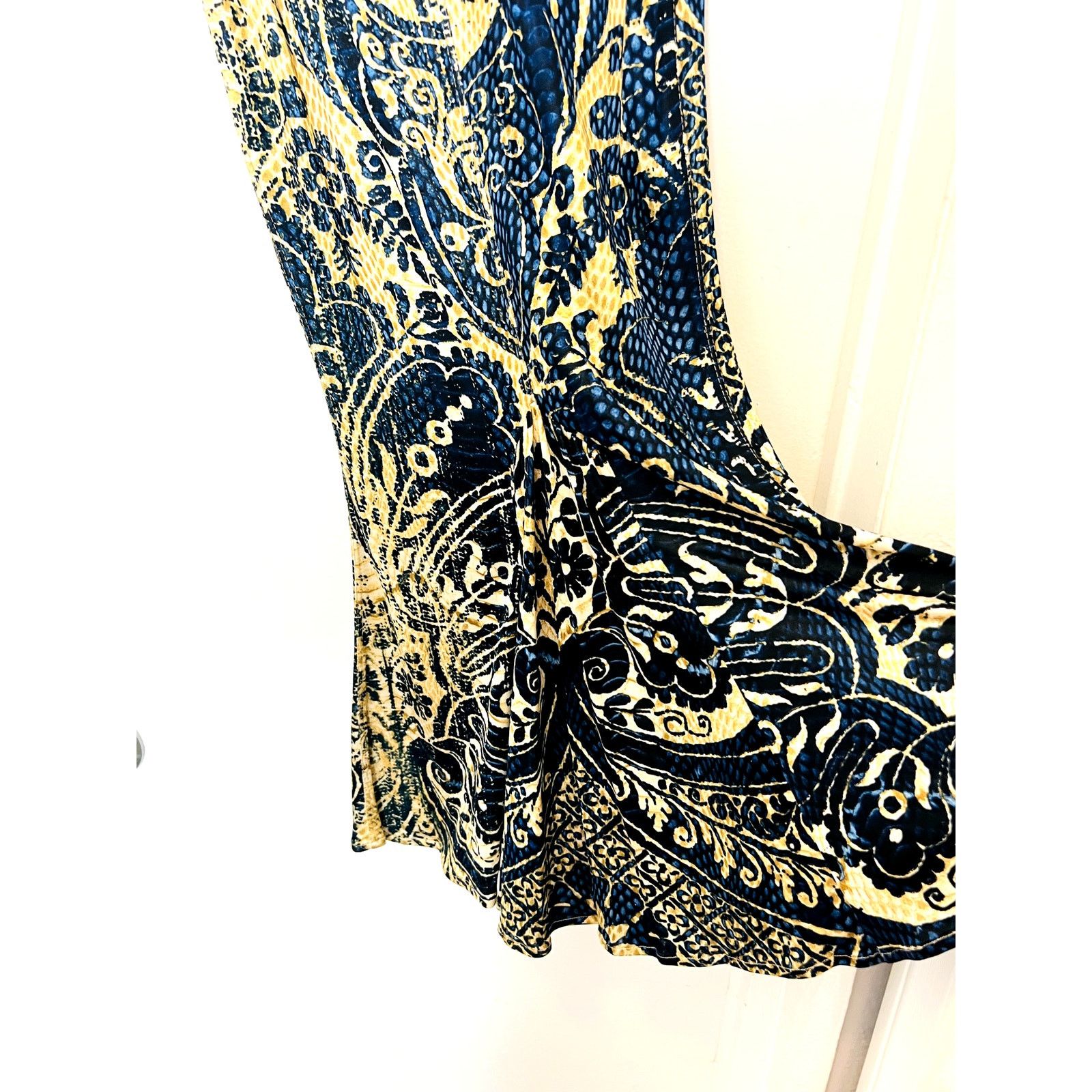 Roberto Cavalli Roberto Cavalli blue and beige print 04 trumpet skirt Sz 40 Size 27" / US 4 / IT 40 - 4 Thumbnail